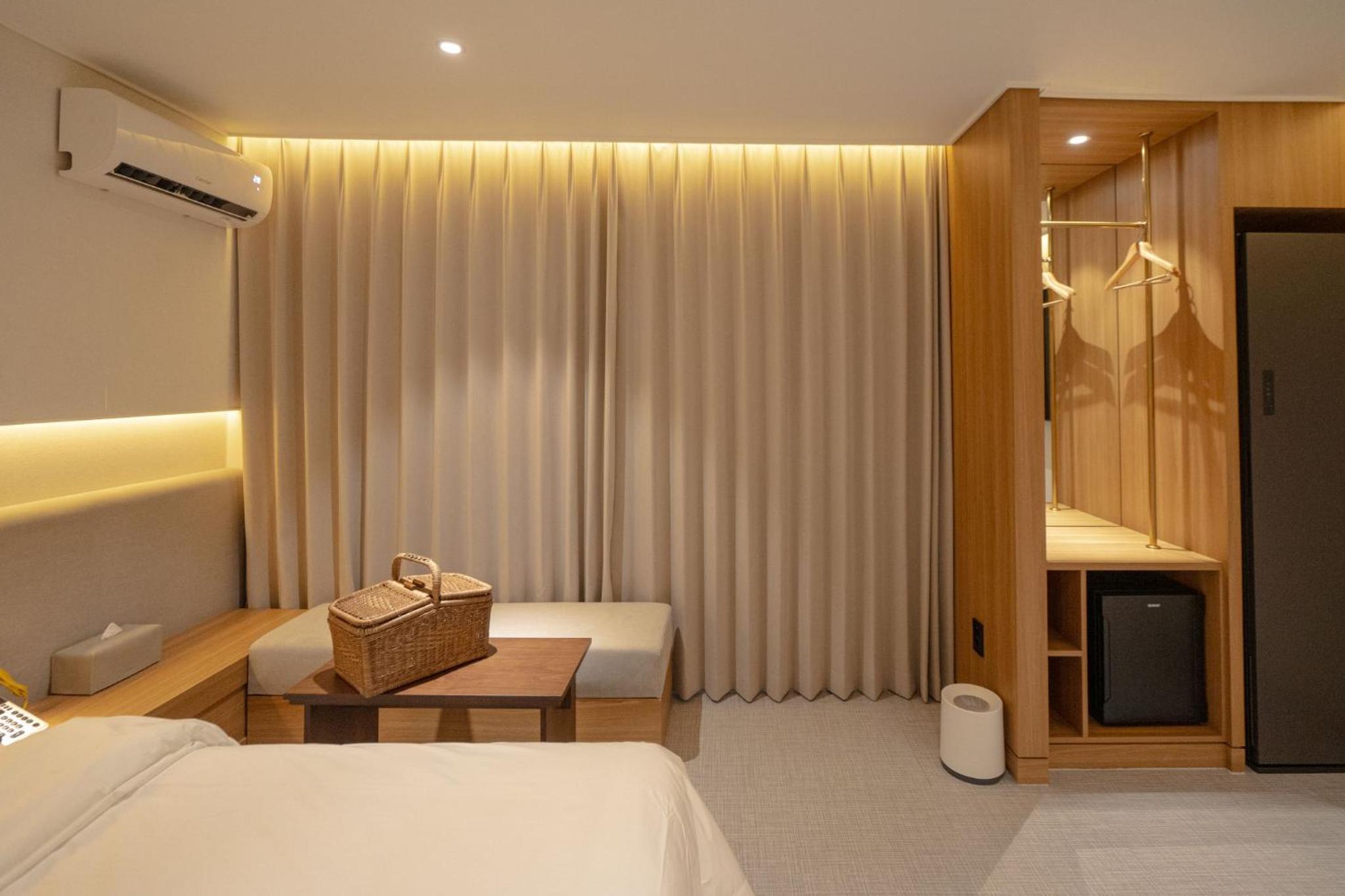 Deluxe King Room photo 2