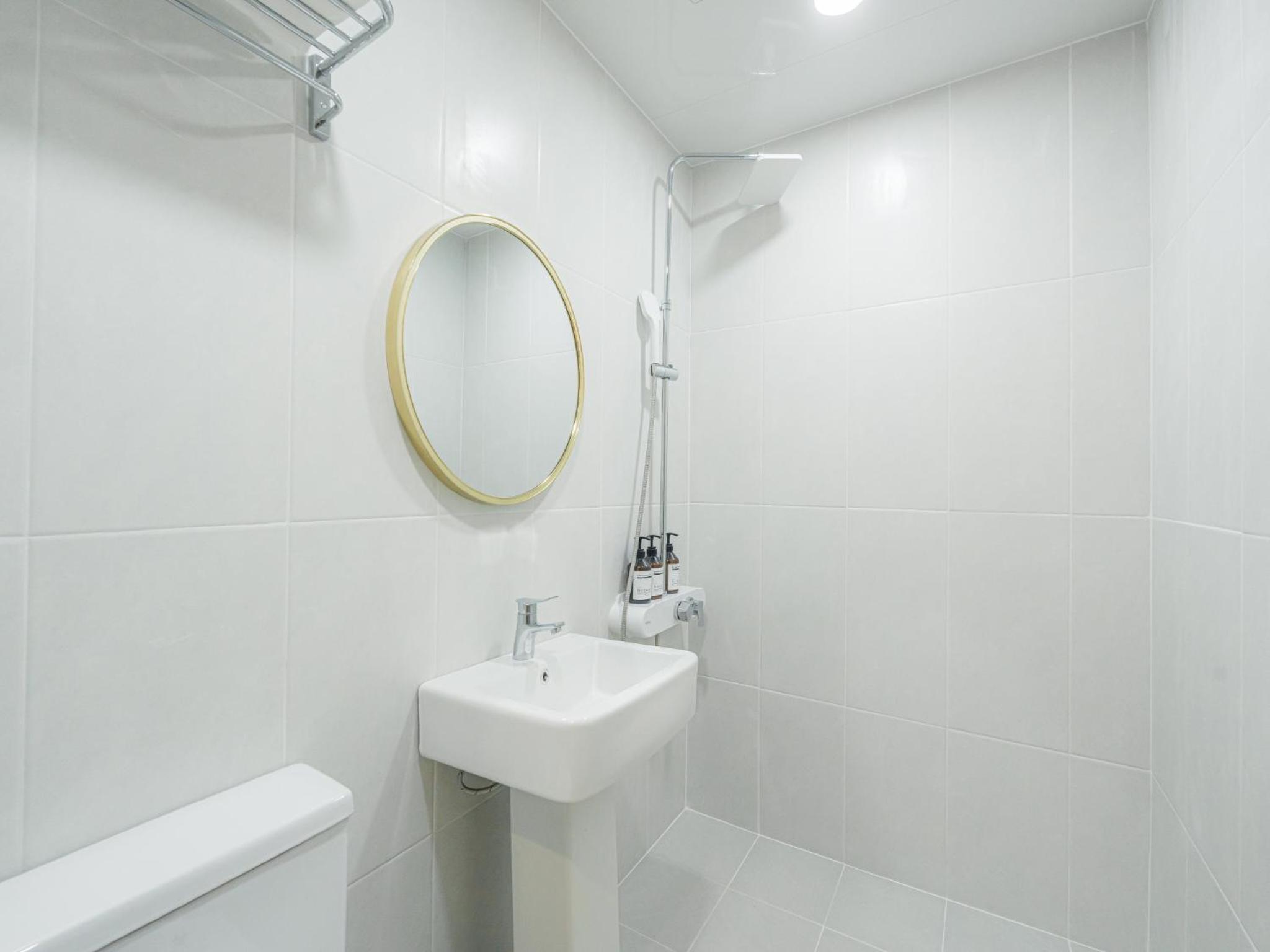 Economy Double Room - Photo 5