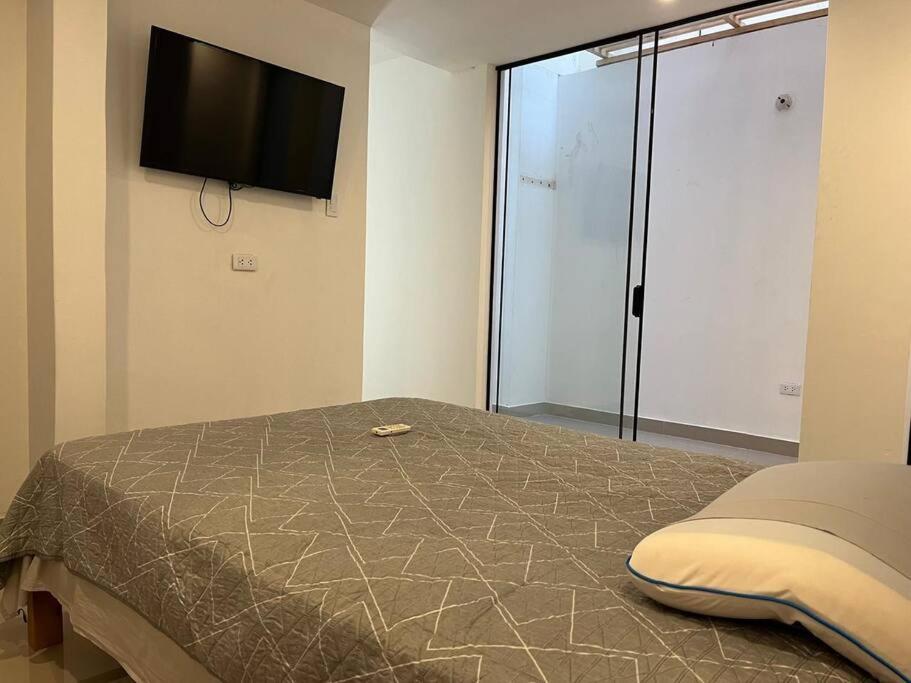 One-Bedroom Apartment photo 1