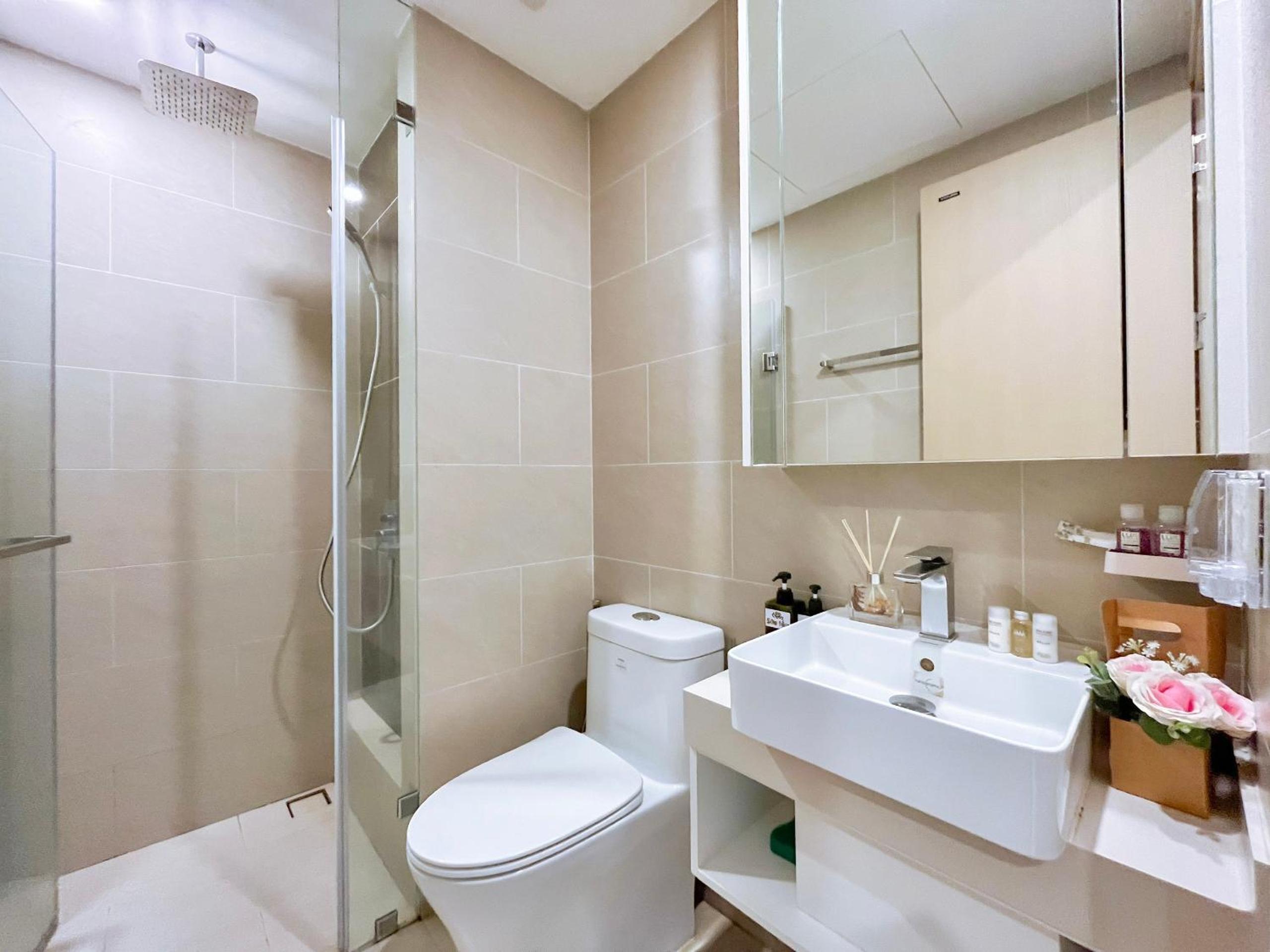 One-Bedroom Apartment with Balcony - Photo 5