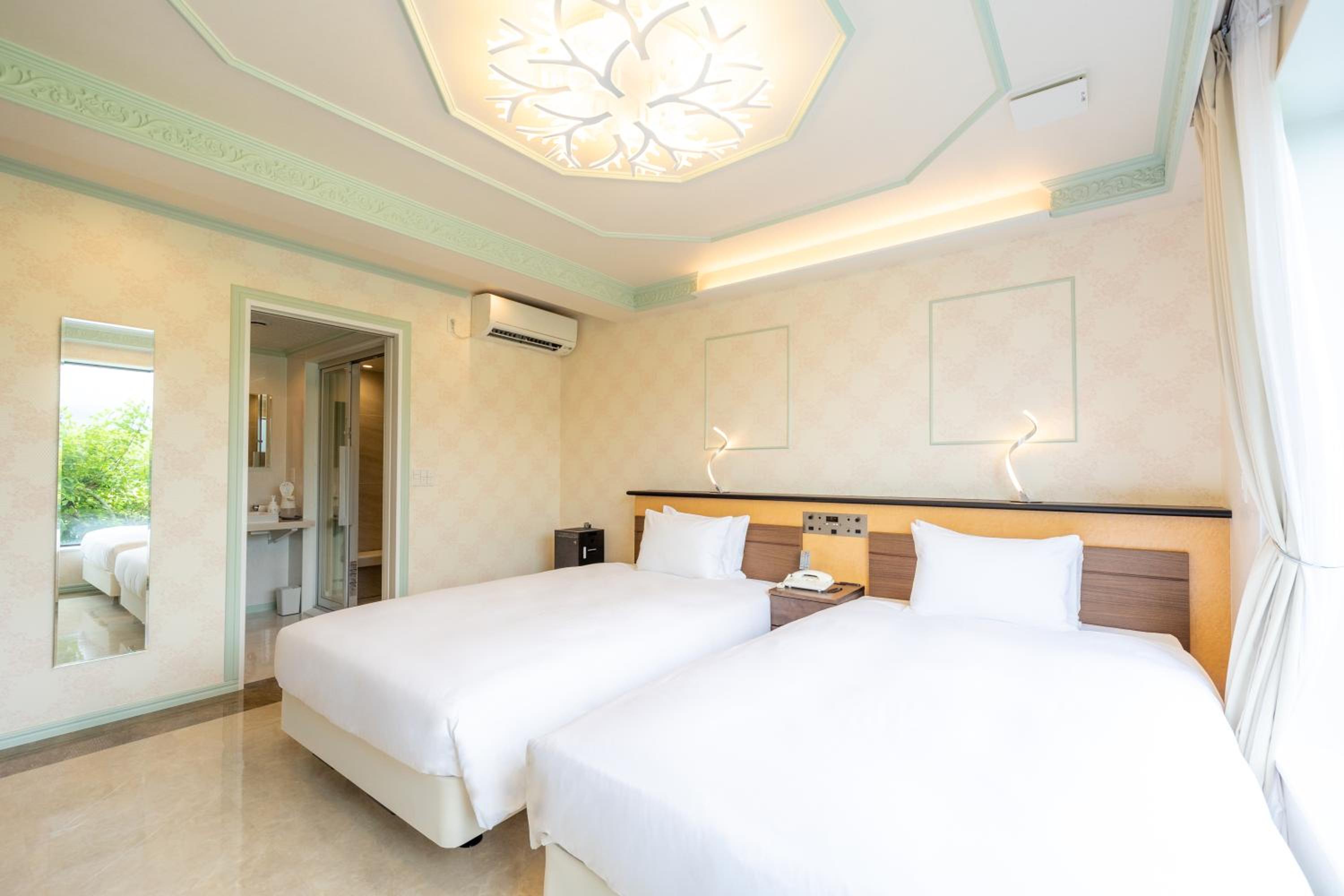 Superior Twin Room - Photo 1