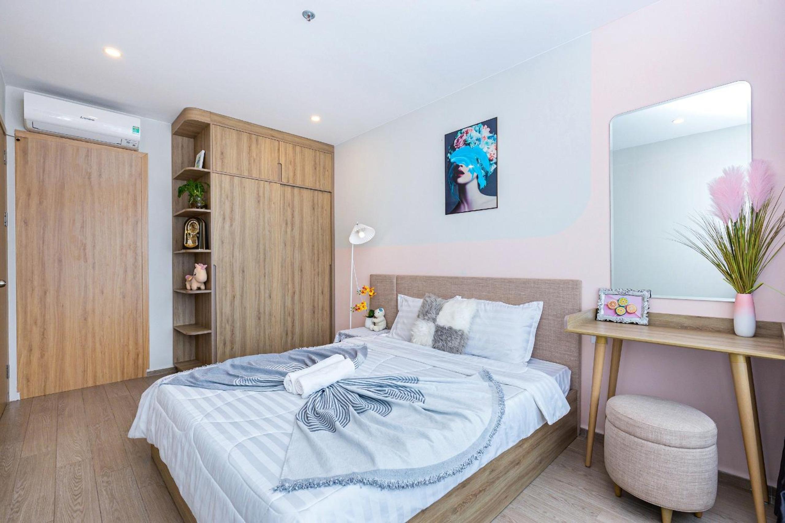 Three-Bedroom Apartment with Sea View - Photo 49