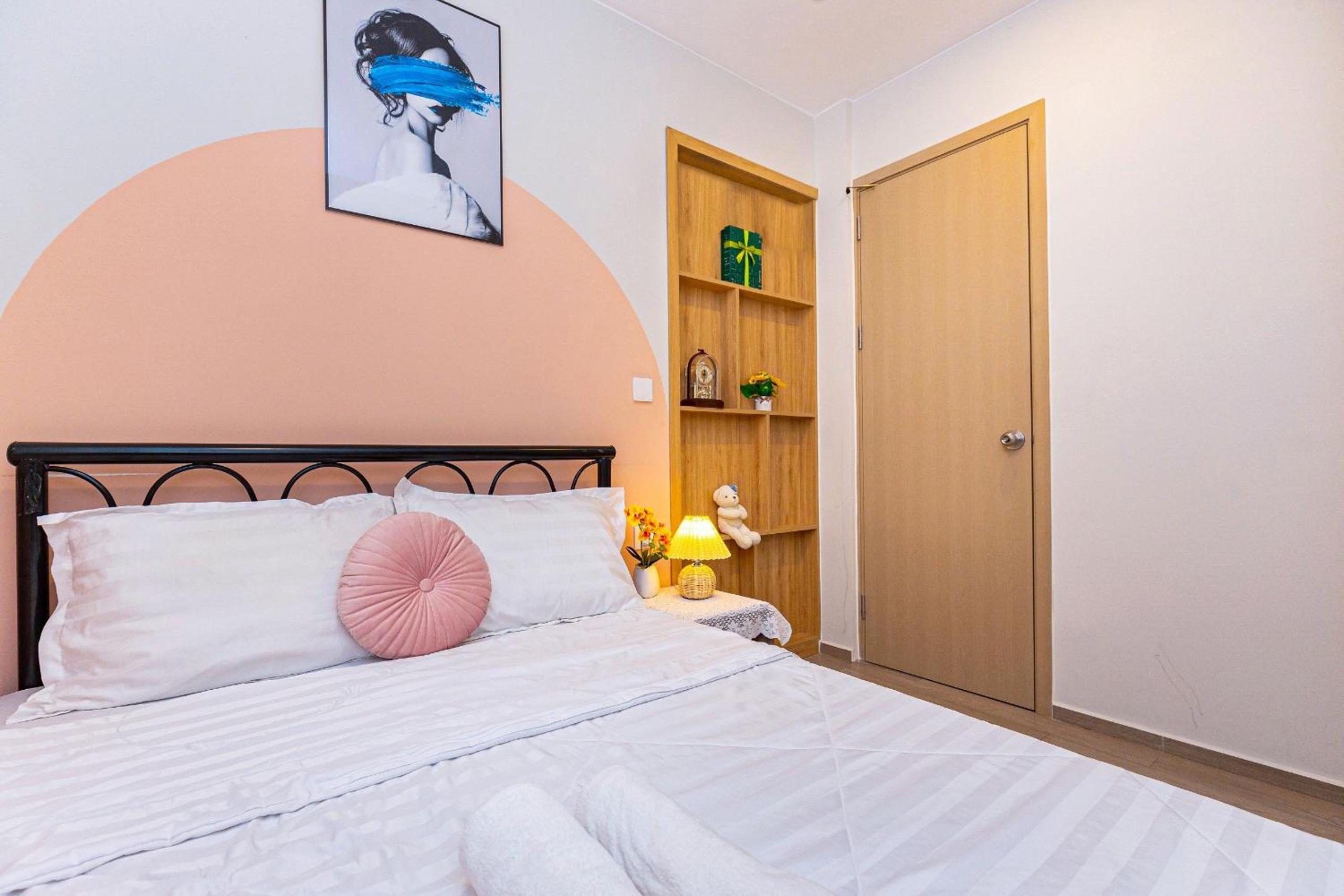 Three-Bedroom Apartment with Sea View - Photo 48