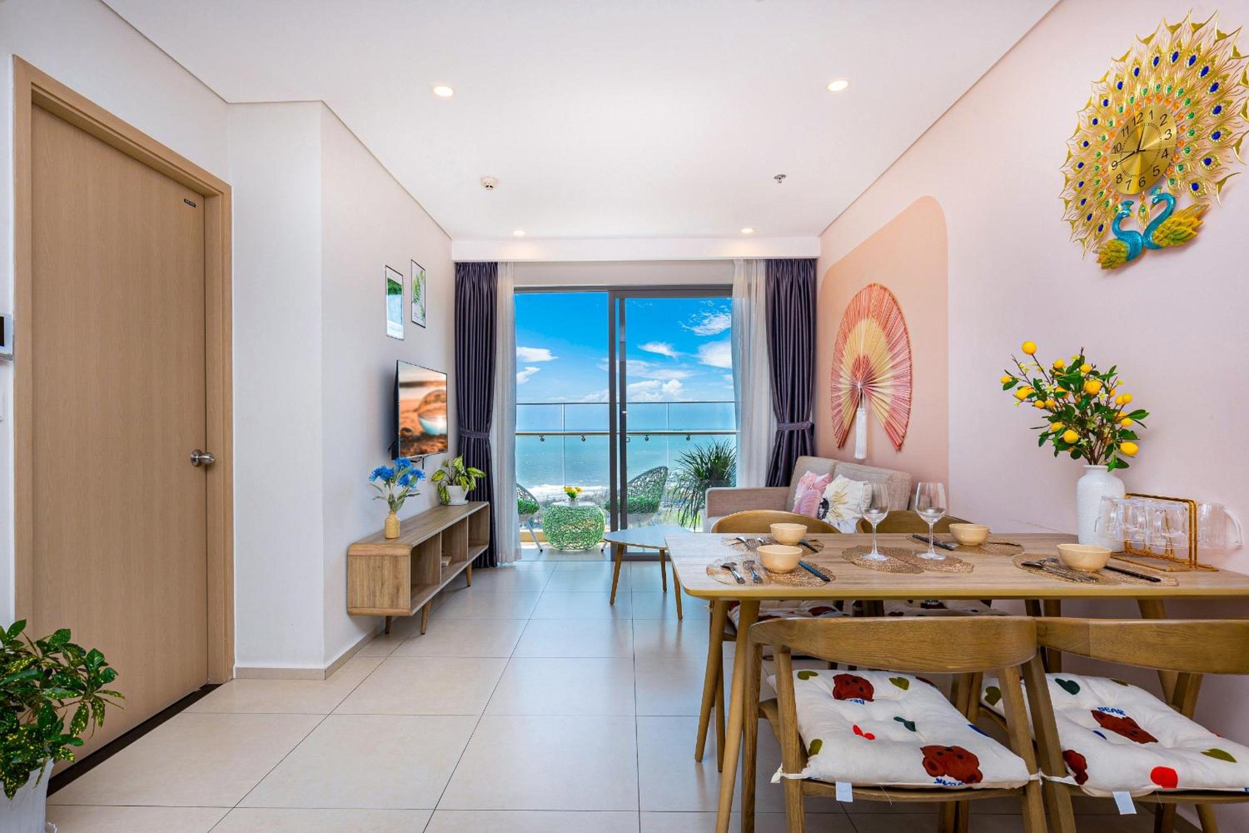 Three-Bedroom Apartment with Sea View - Photo 55