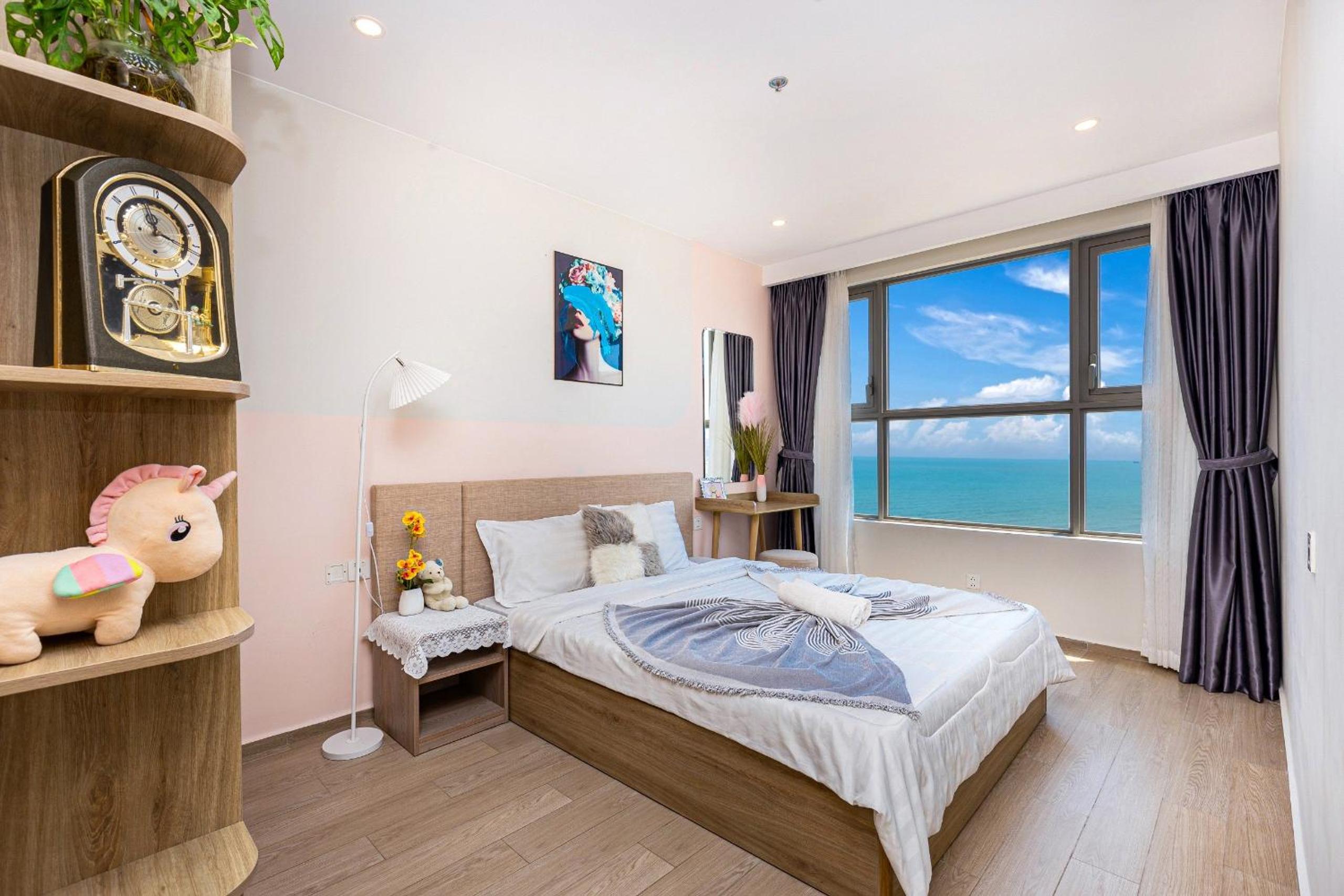 Three-Bedroom Apartment with Sea View - Photo 74
