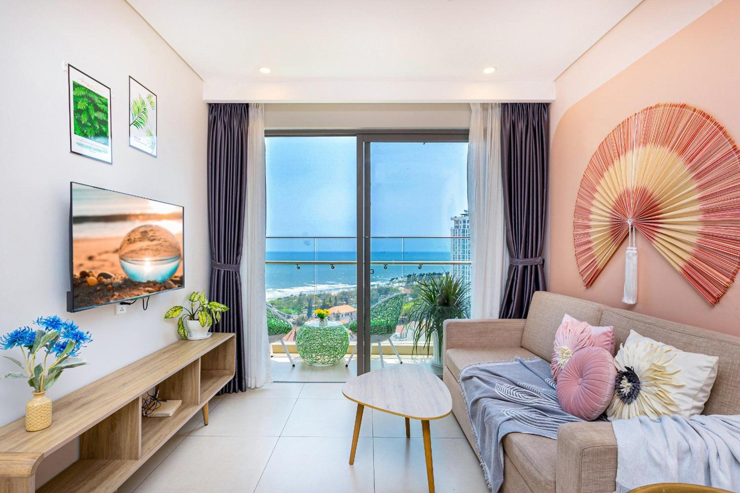 Three-Bedroom Apartment with Sea View - Photo 54