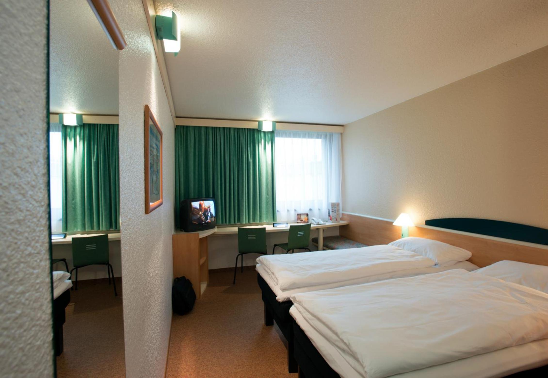 Standard Twin Room photo 2