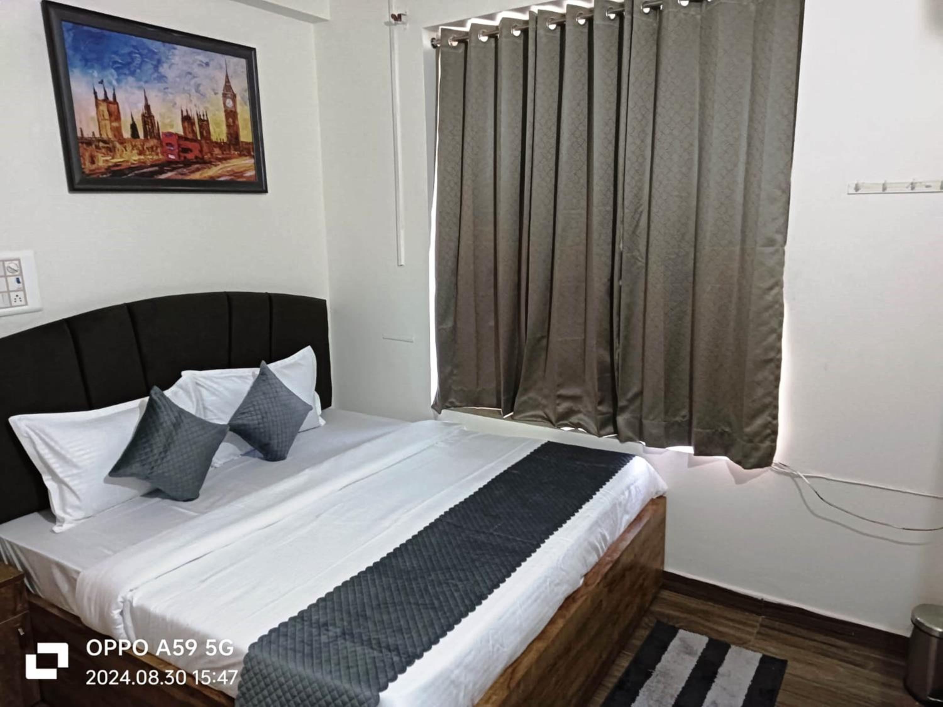 Deluxe King Room