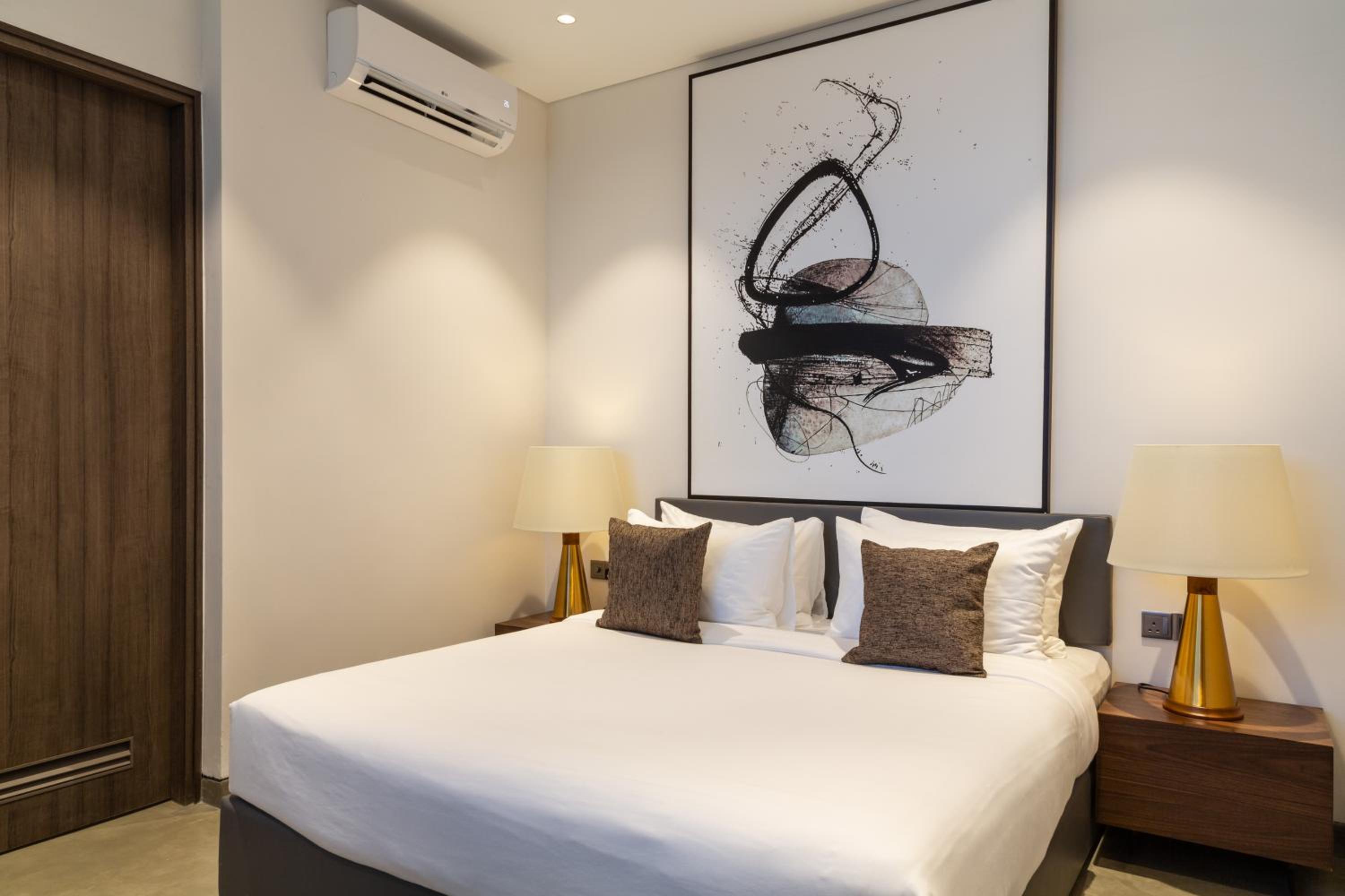 Four-Bedroom Luxury Apartment photo 3