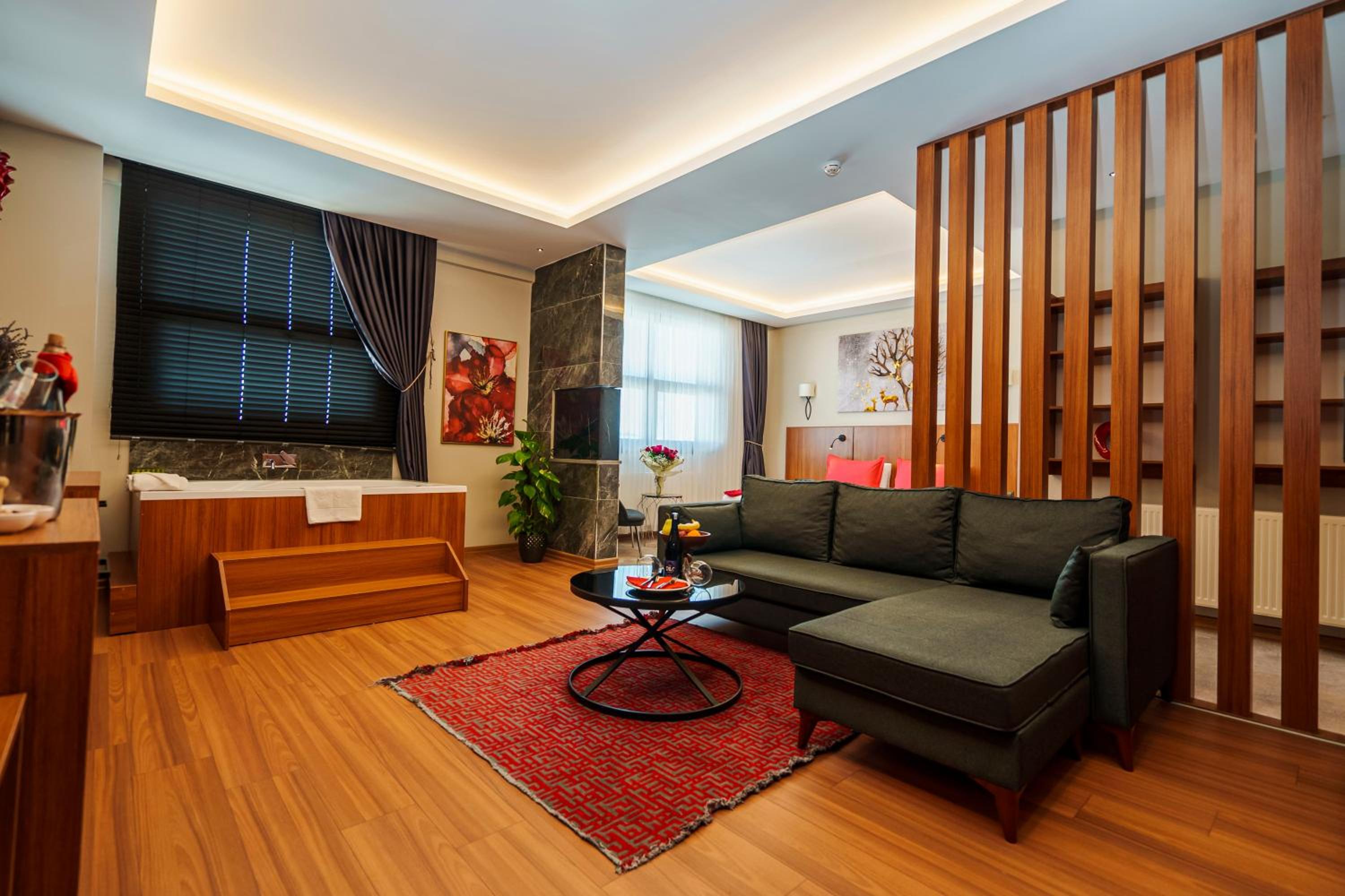 King Suite with Spa Bath