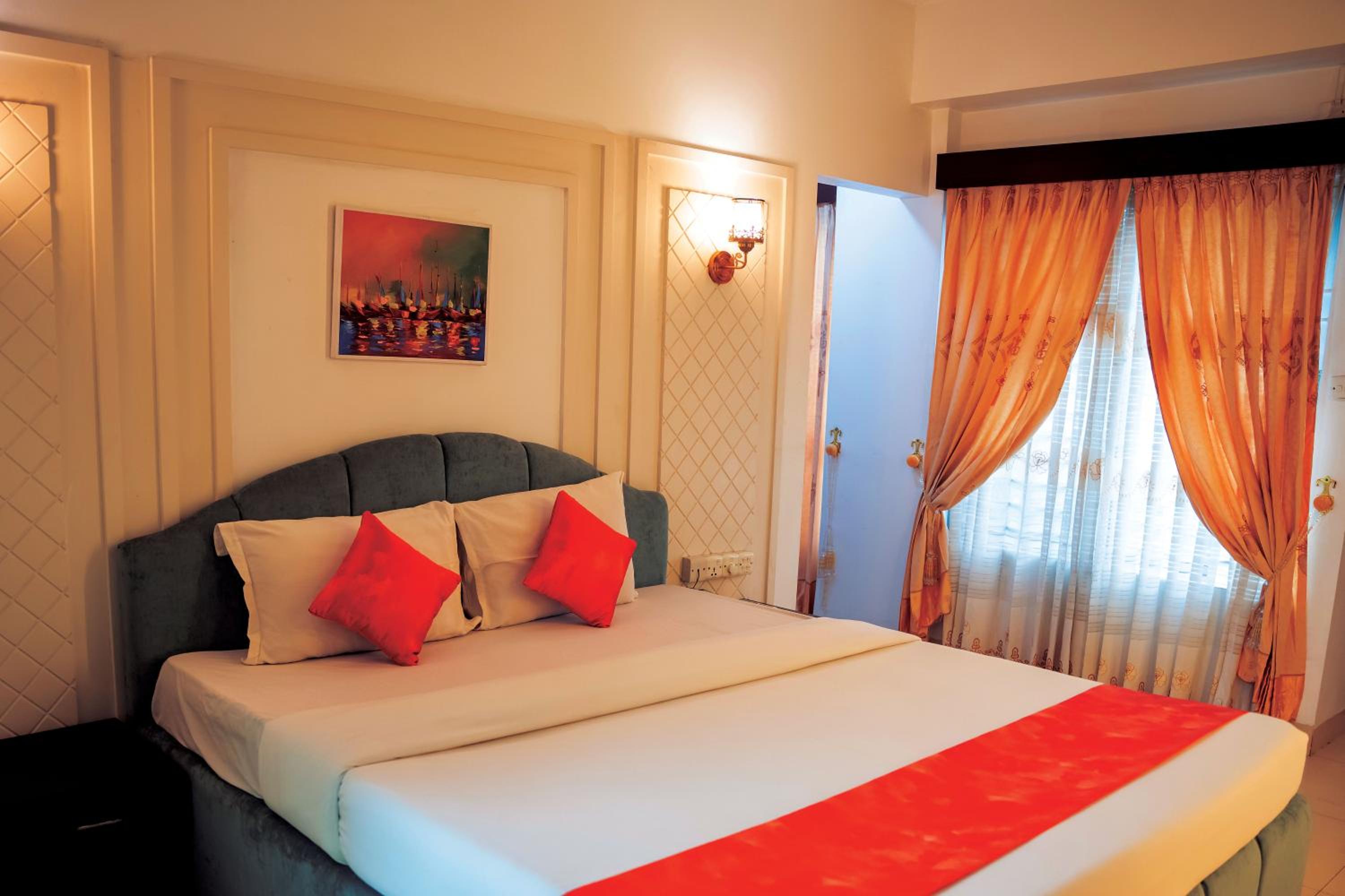 Deluxe King Room photo 3