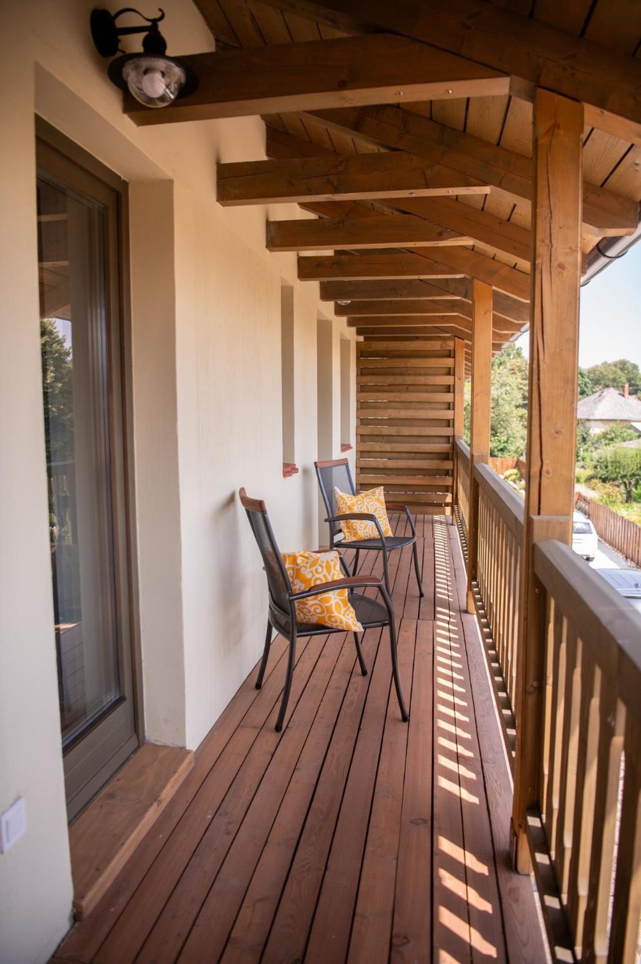 One-Bedroom Apartment with Terrace photo 2