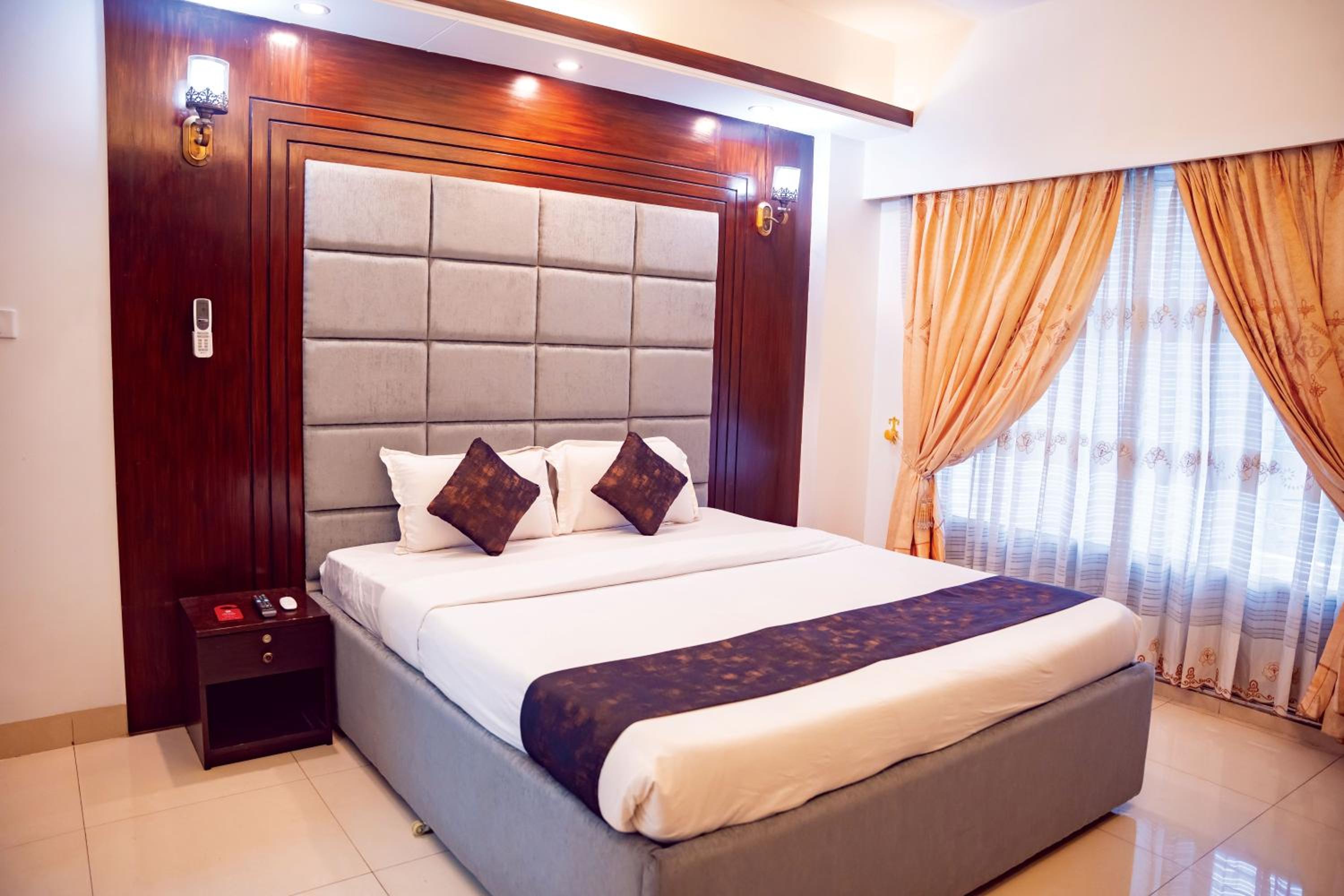 Deluxe King Room photo 1