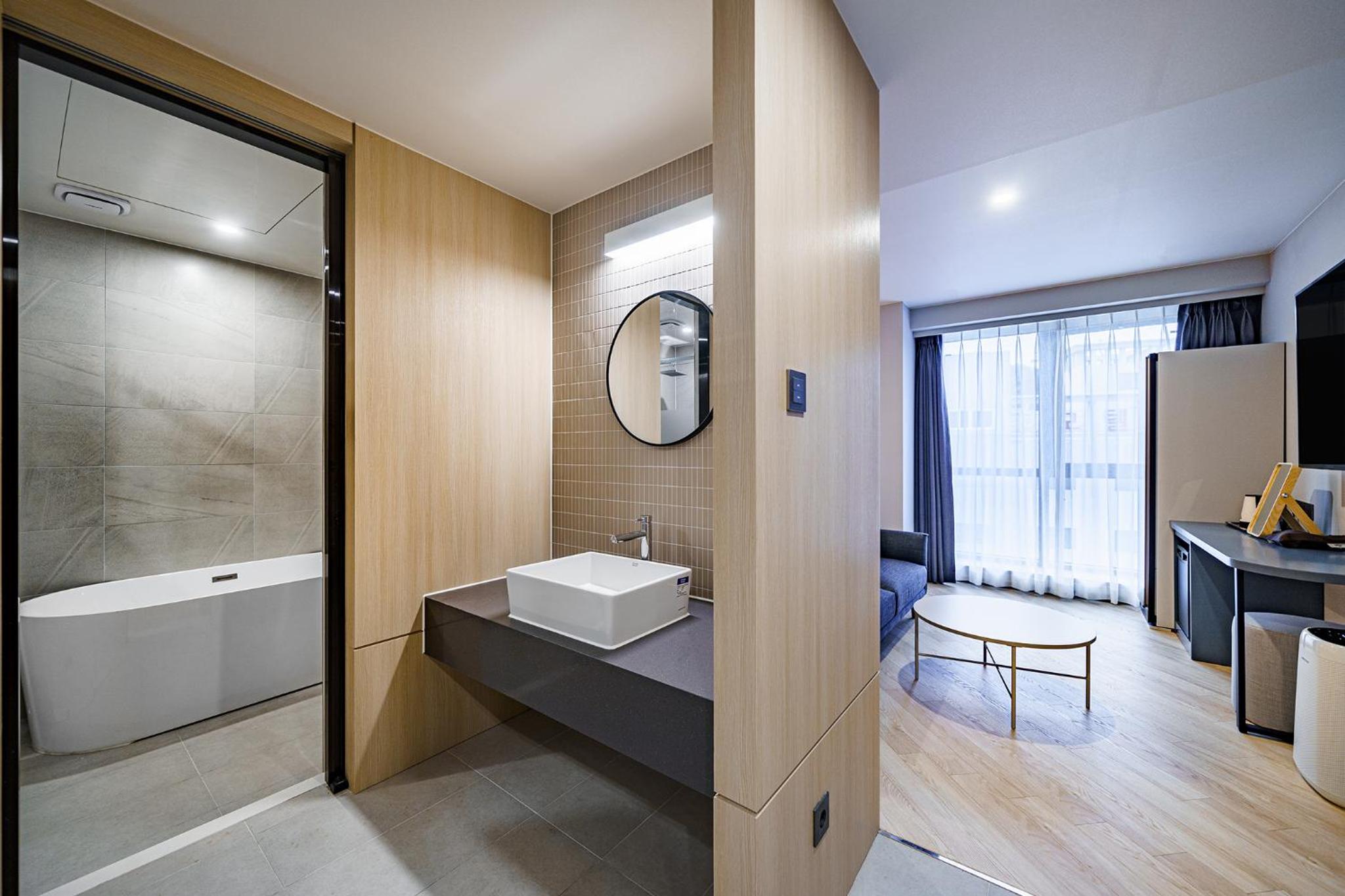 Deluxe Double Room - Photo 13
