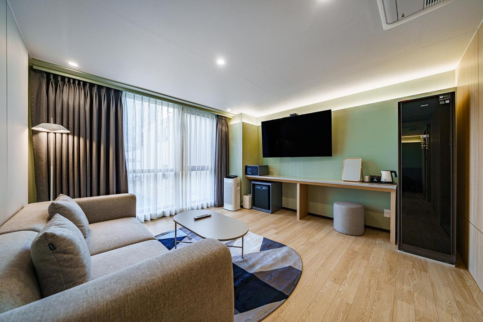 Suite - Photo 12