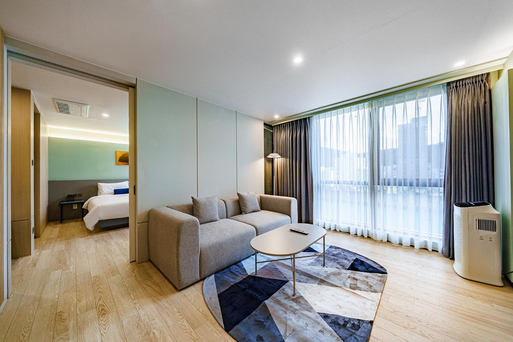 Suite - Photo 4