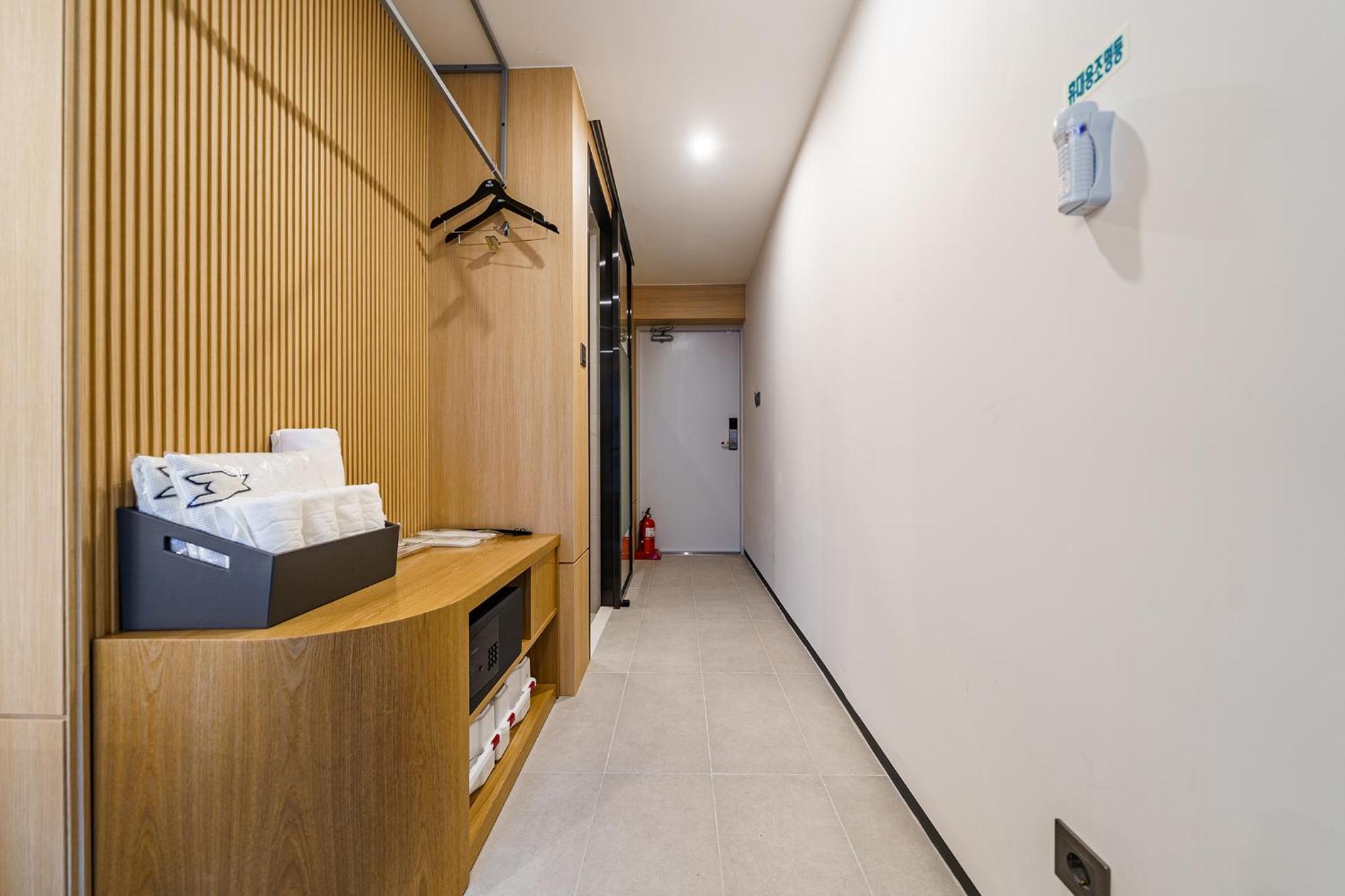 Standard Double Room - Photo 9