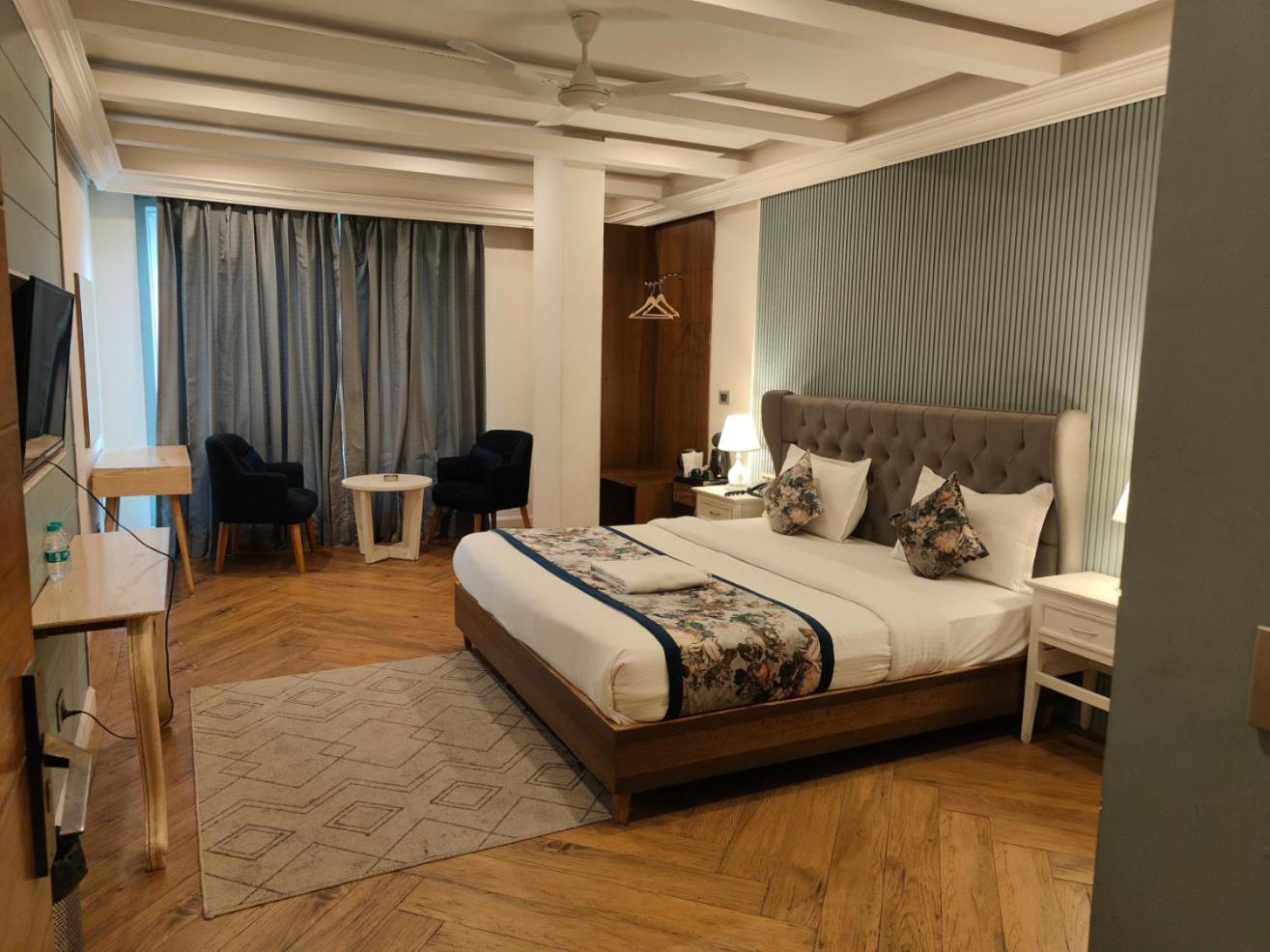 Deluxe Queen Room