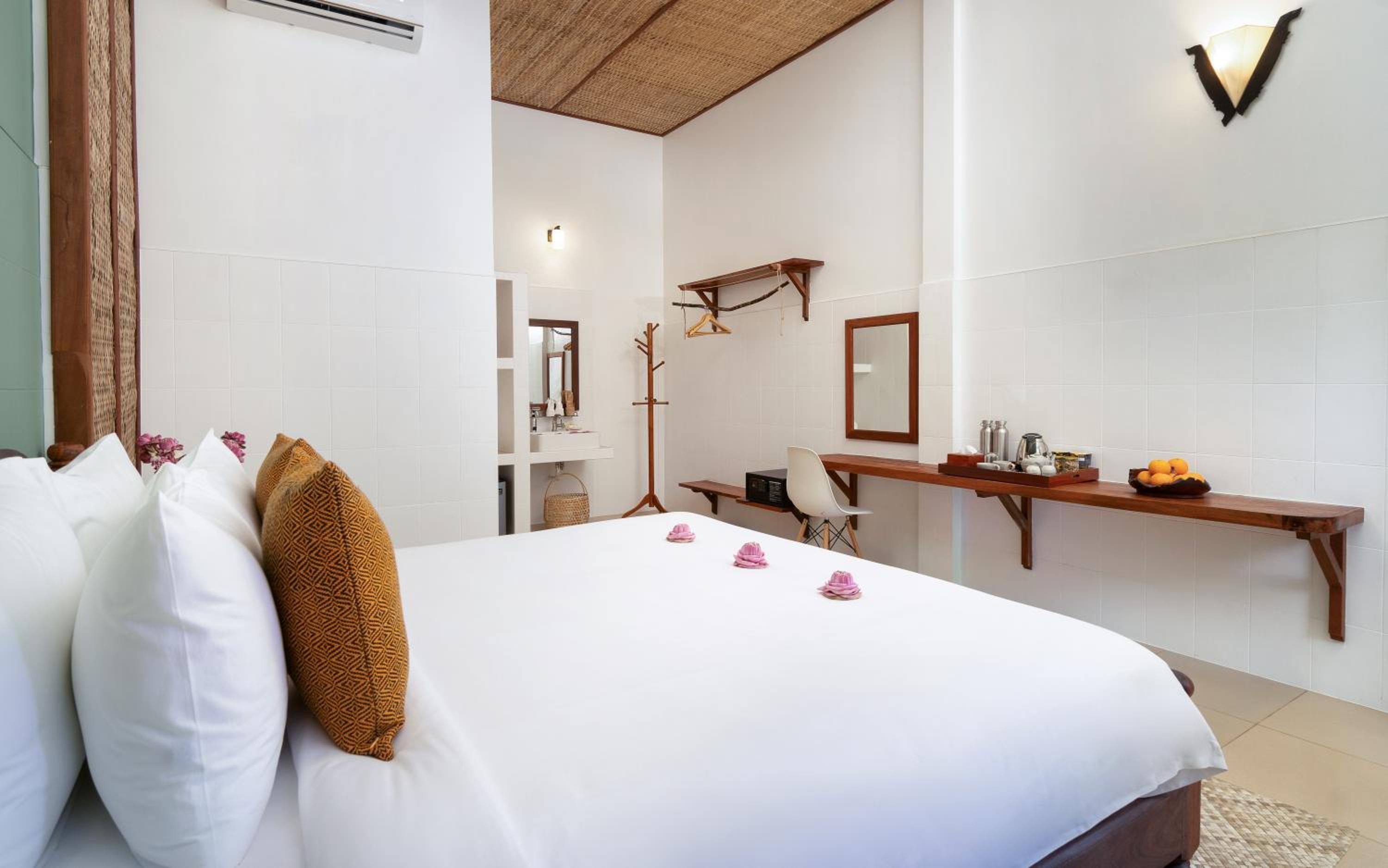 Double Room with Balcony | Includes Afternoon Tea & Tree Planting photo 2
