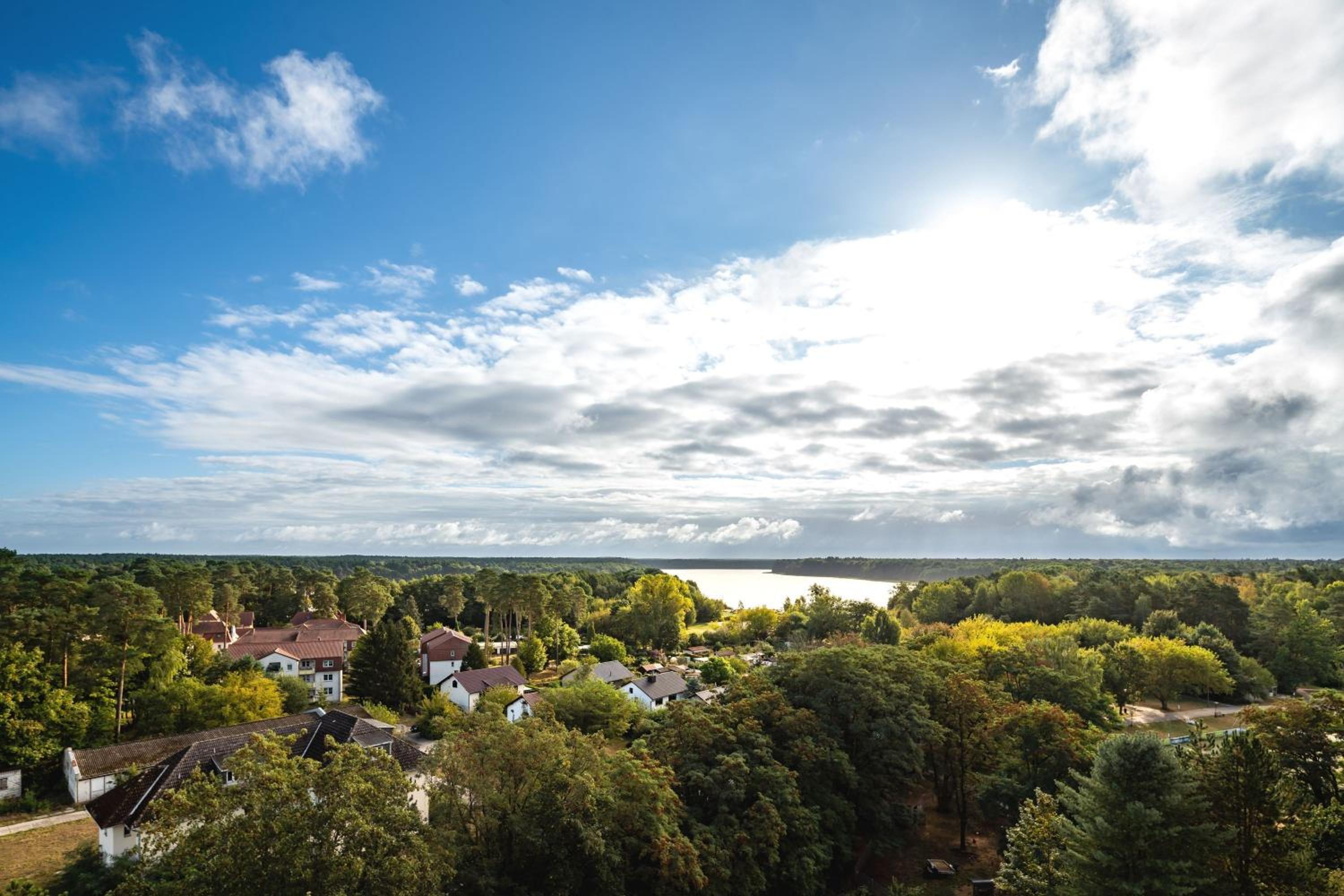 Panorama Studio with Lake View - Photo 3