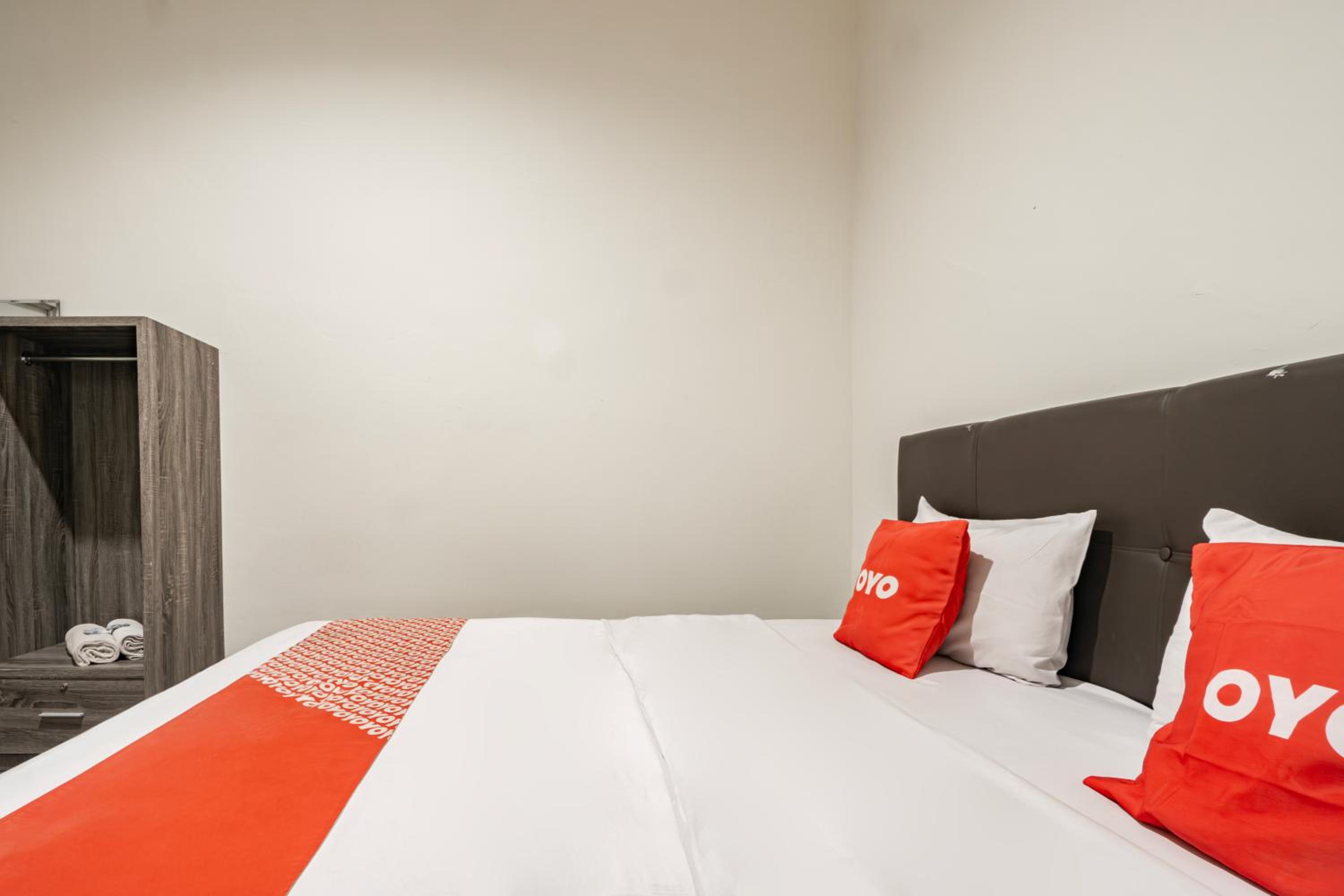 Standard Double Room - Photo 9