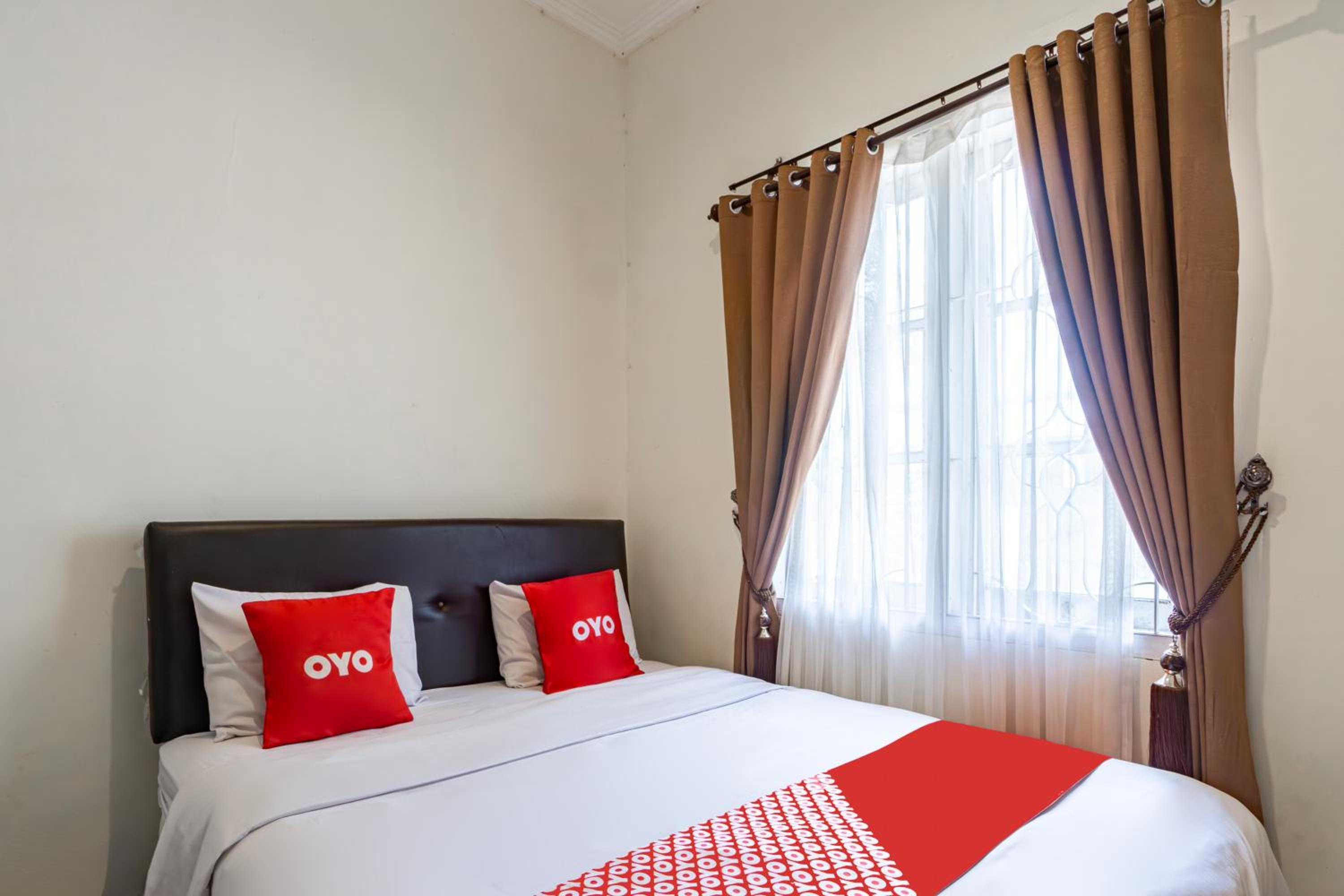 Standard Double Room - Photo 11