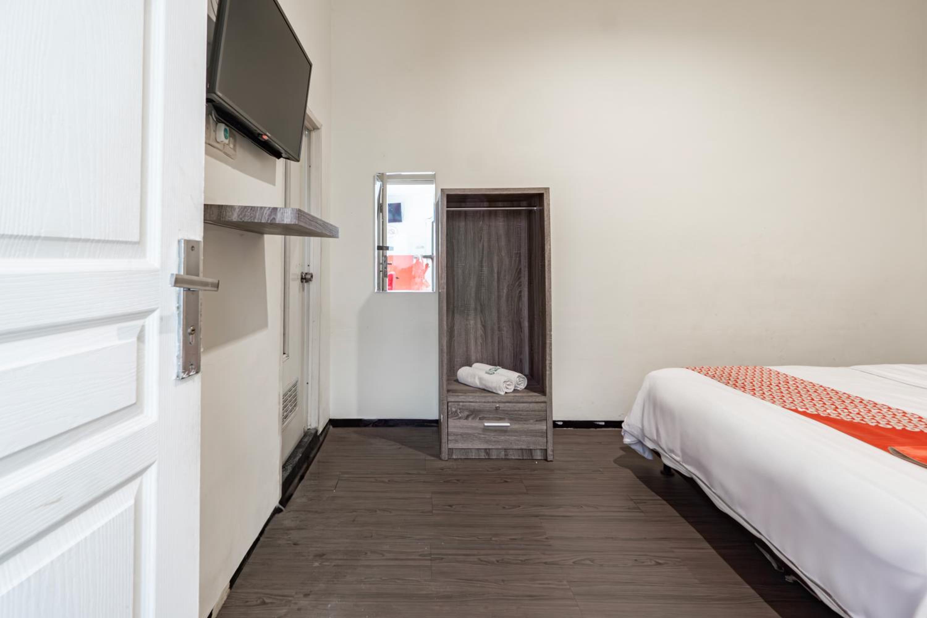 Standard Double Room - Photo 10