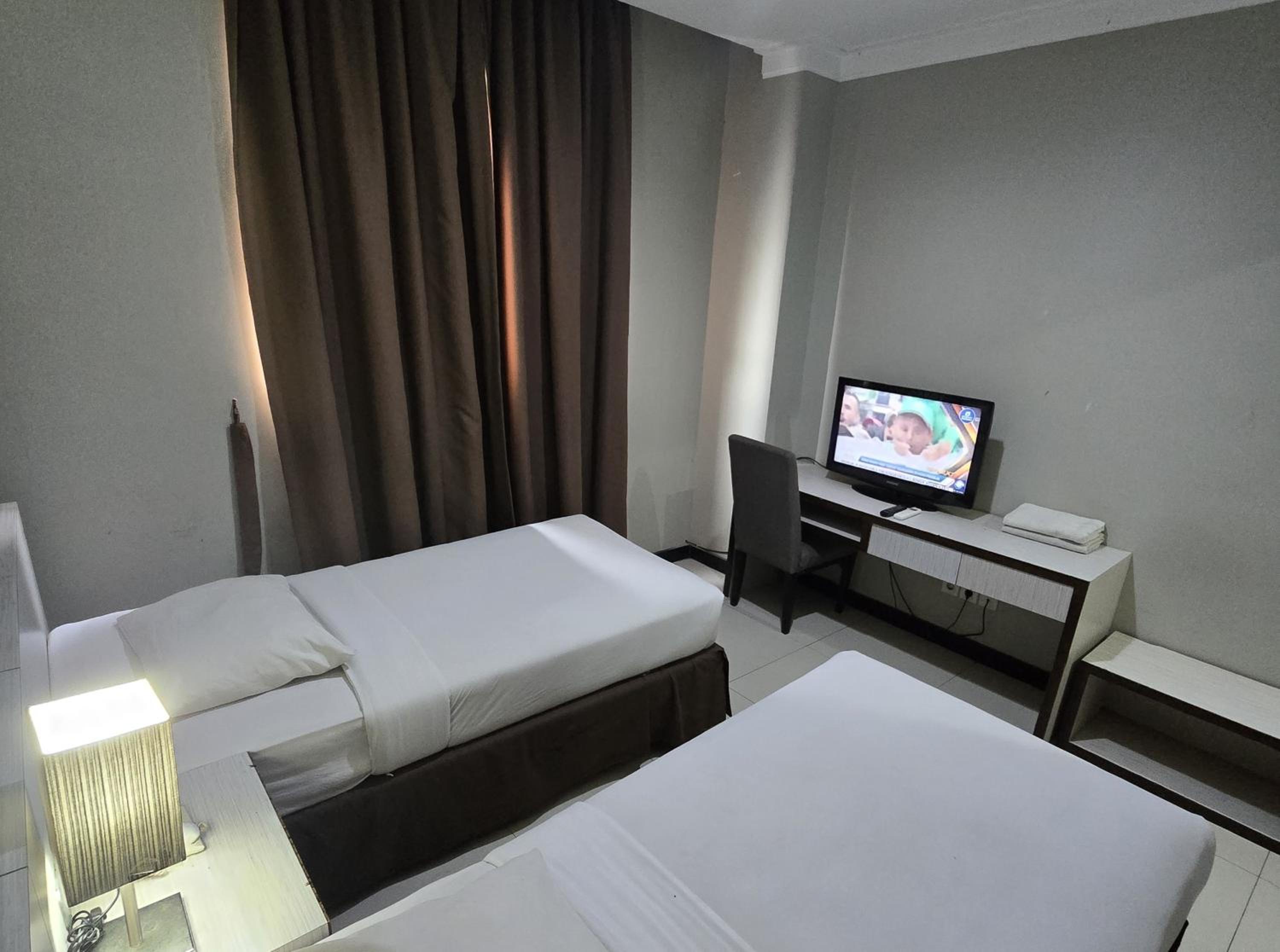 Deluxe Double or Twin Room - Photo 15
