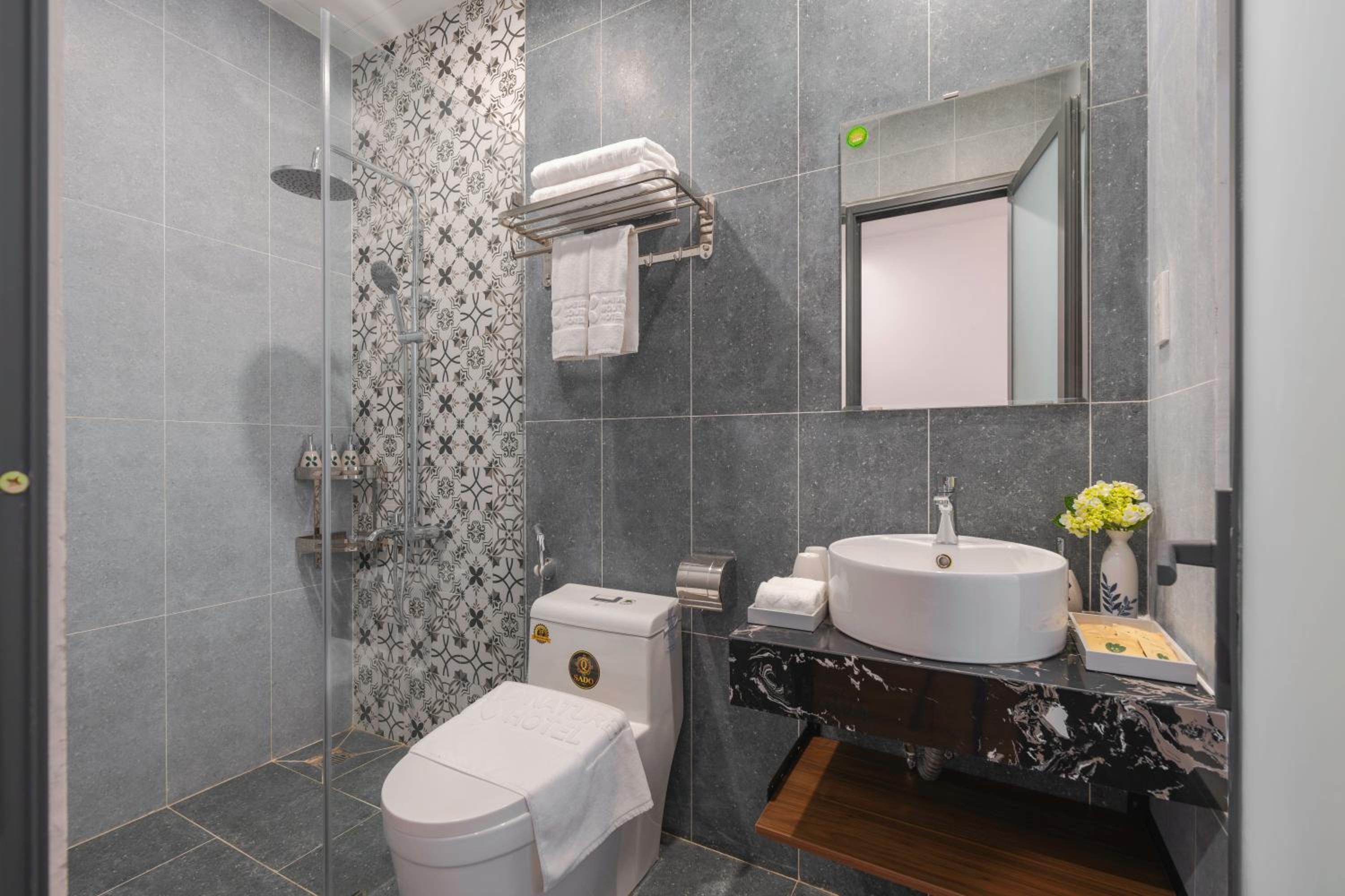 Deluxe Double or Twin Room - Photo 5