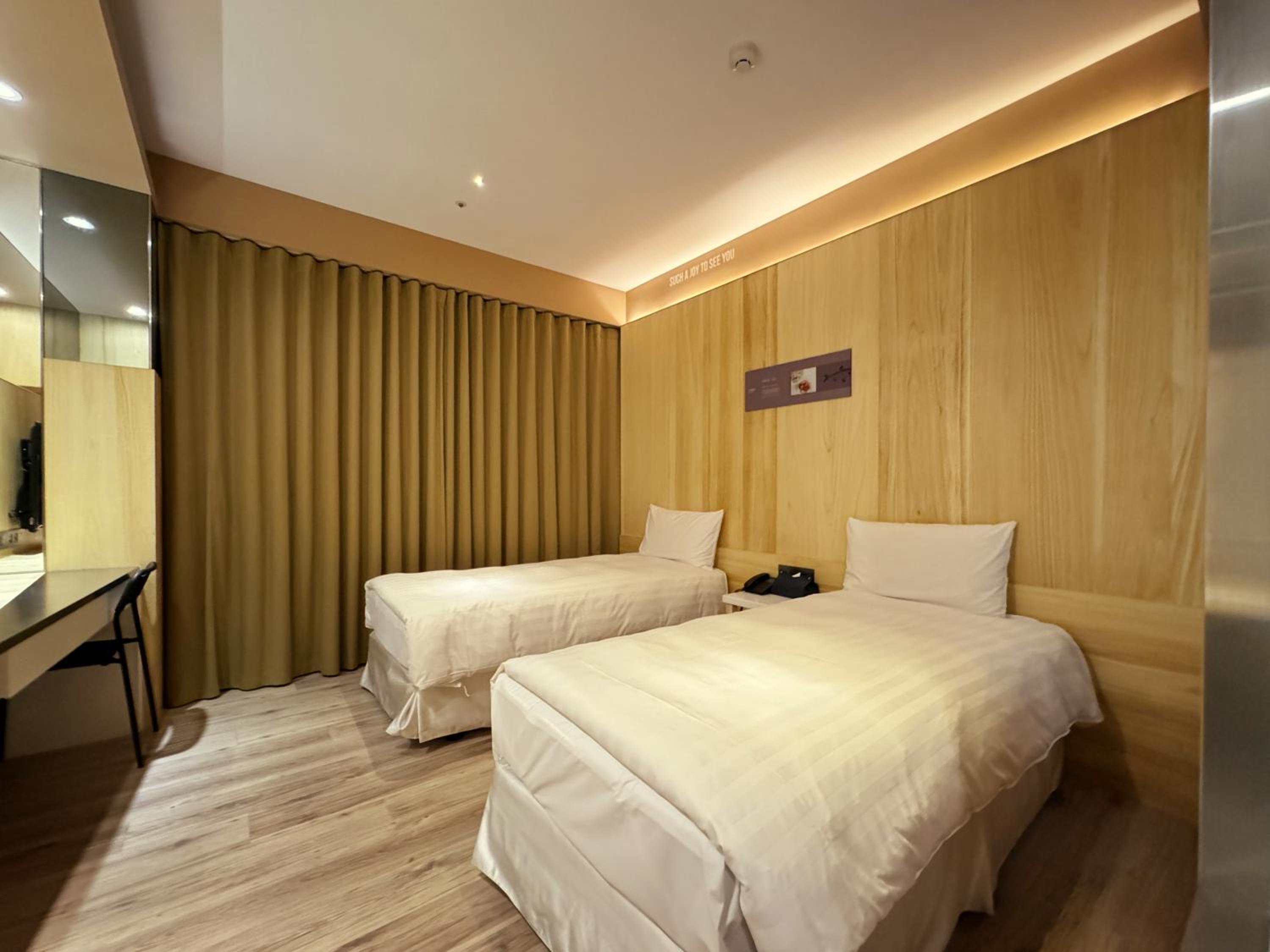 Standard Twin Room (No Window) photo 1