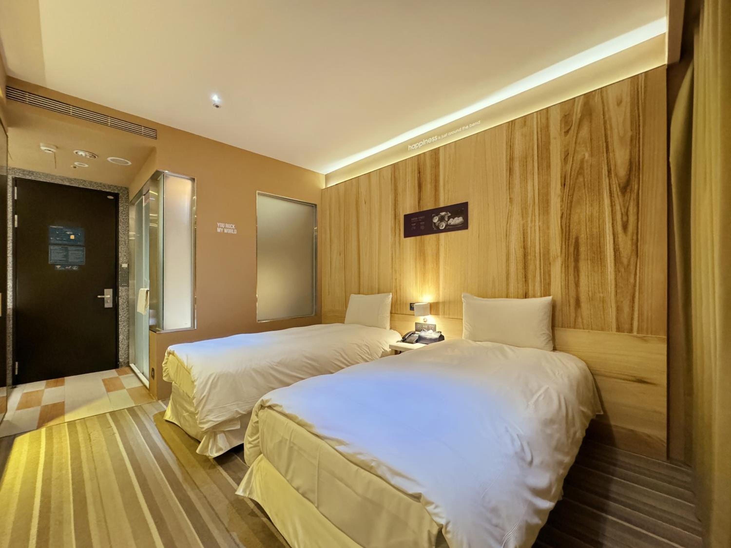 Standard Twin Room (No Window) photo 2