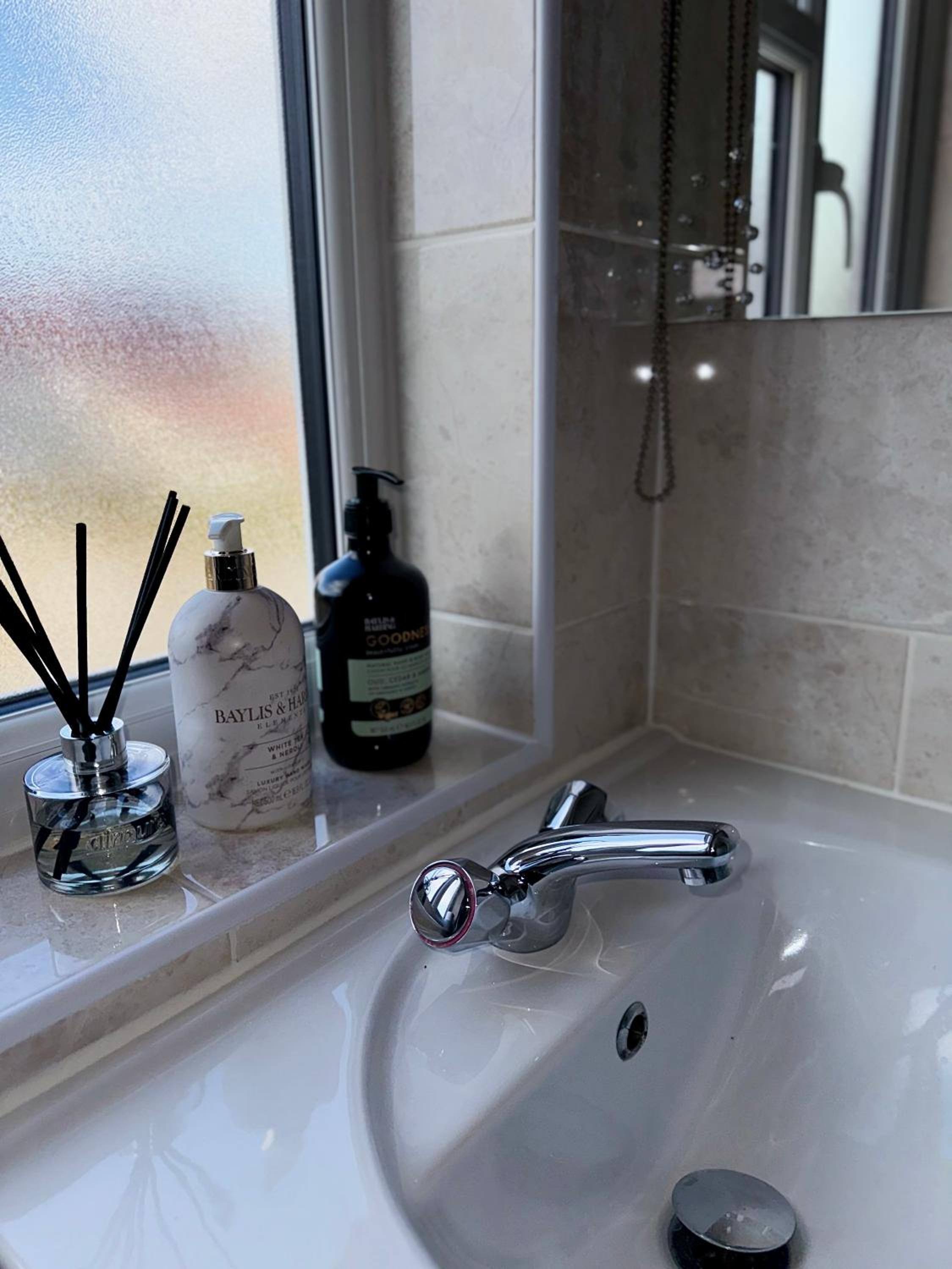 Double Room with Shared Bathroom photo 2