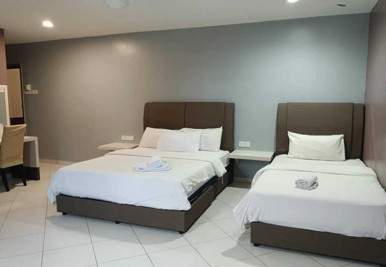 Deluxe Double Room (2 Adults + 1 Child) photo 2