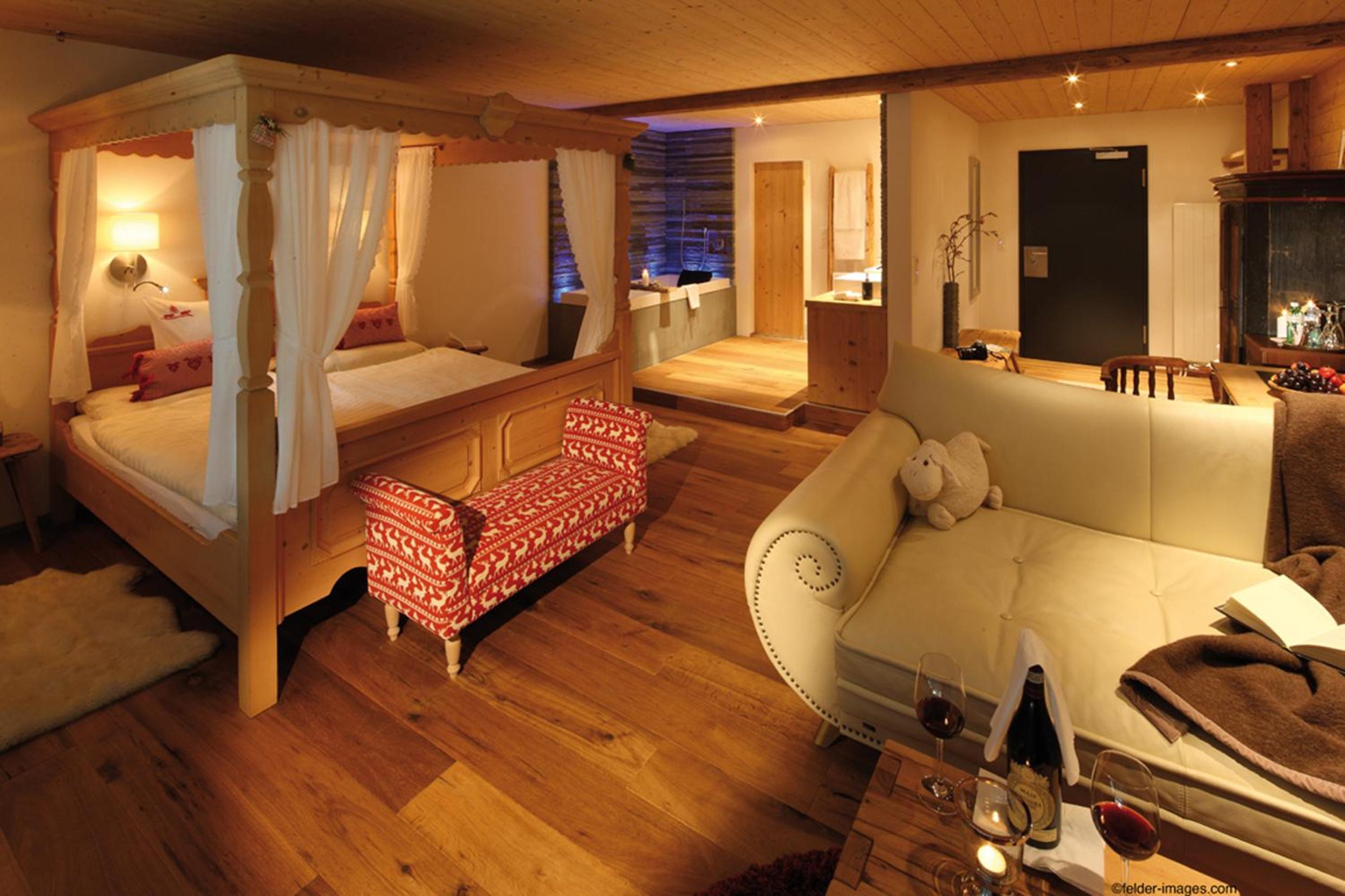 Suite - Photo 1
