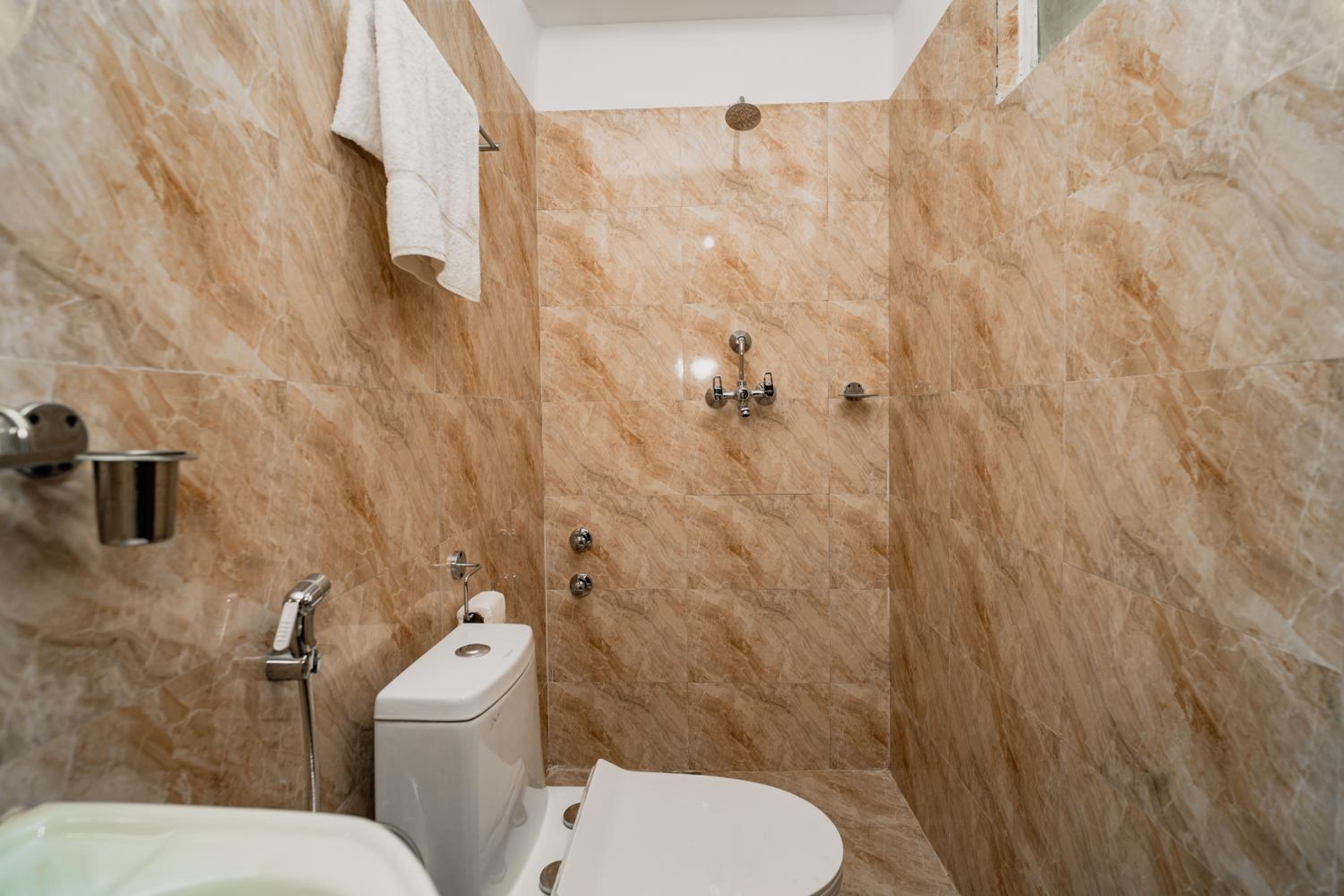 Standard Double or Twin Room - Photo 5