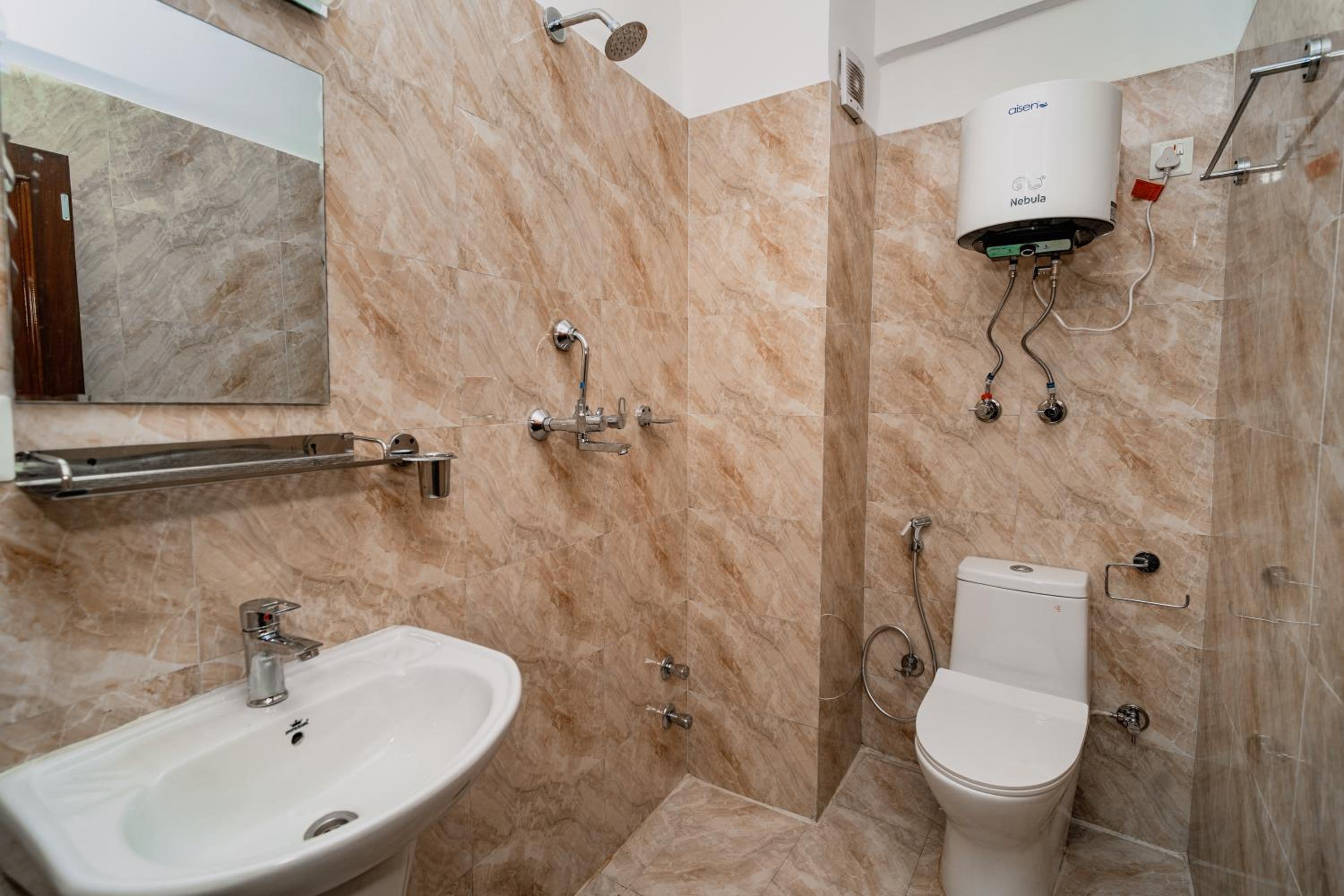 Deluxe Double or Twin Room - Photo 11