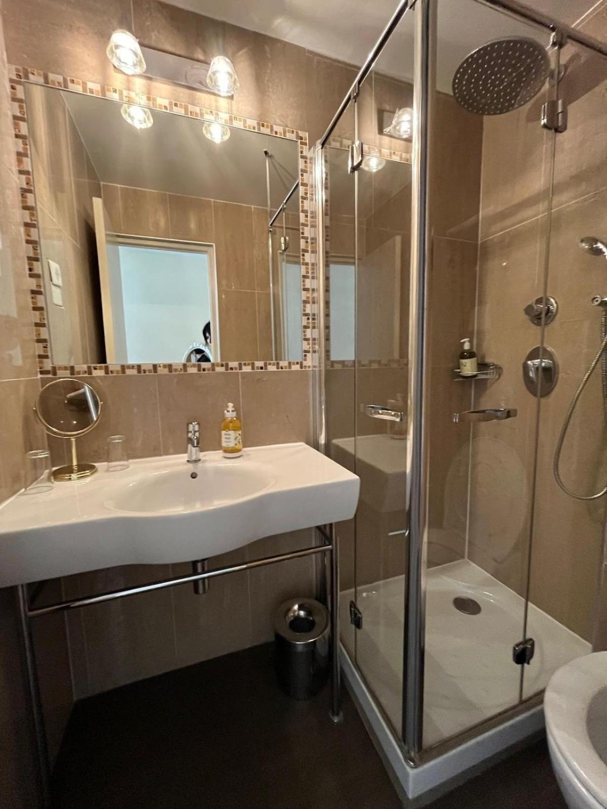 Double Room Mirabeau (second floor) photo 3