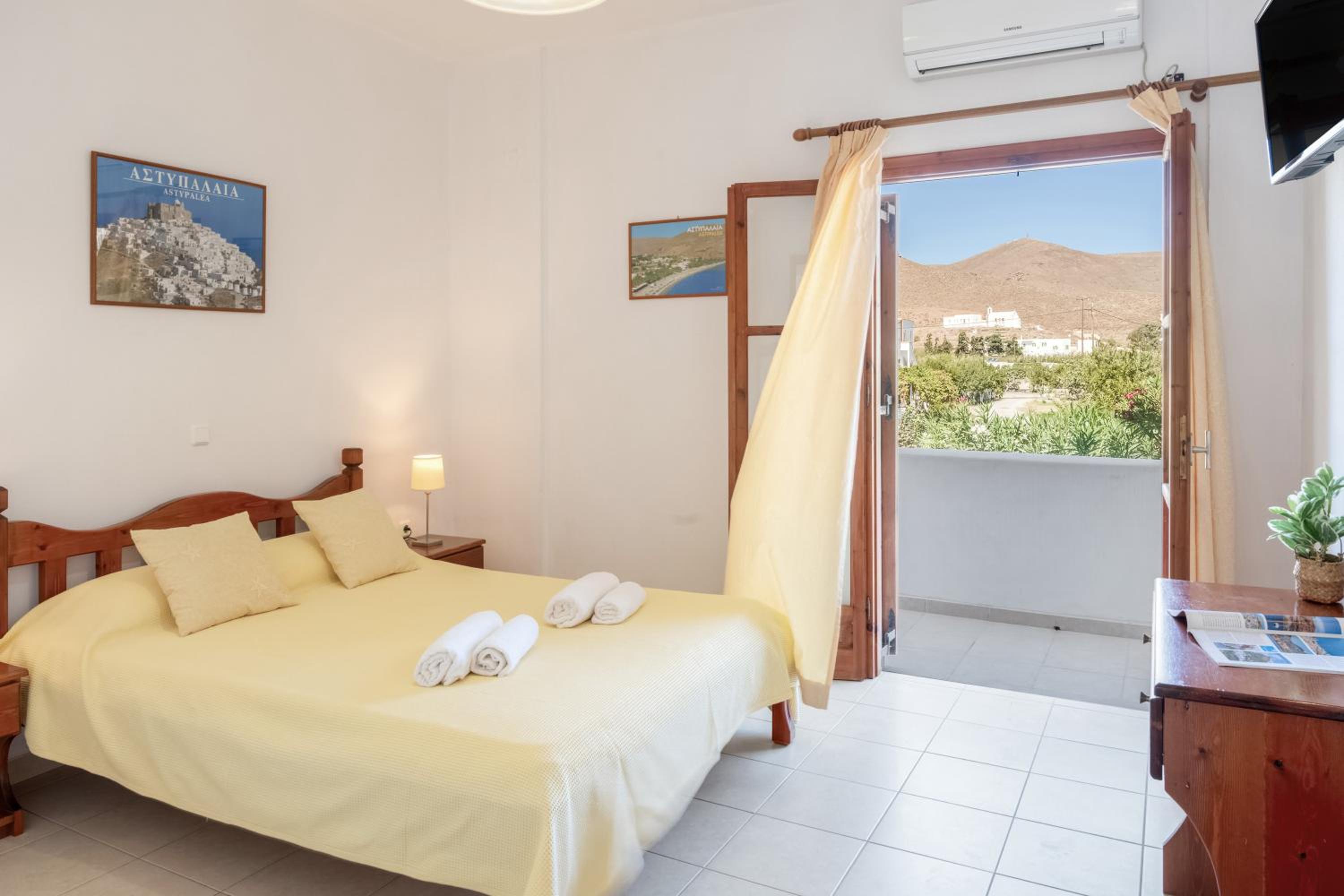 One-Bedroom Apartment with Garden View photo 3