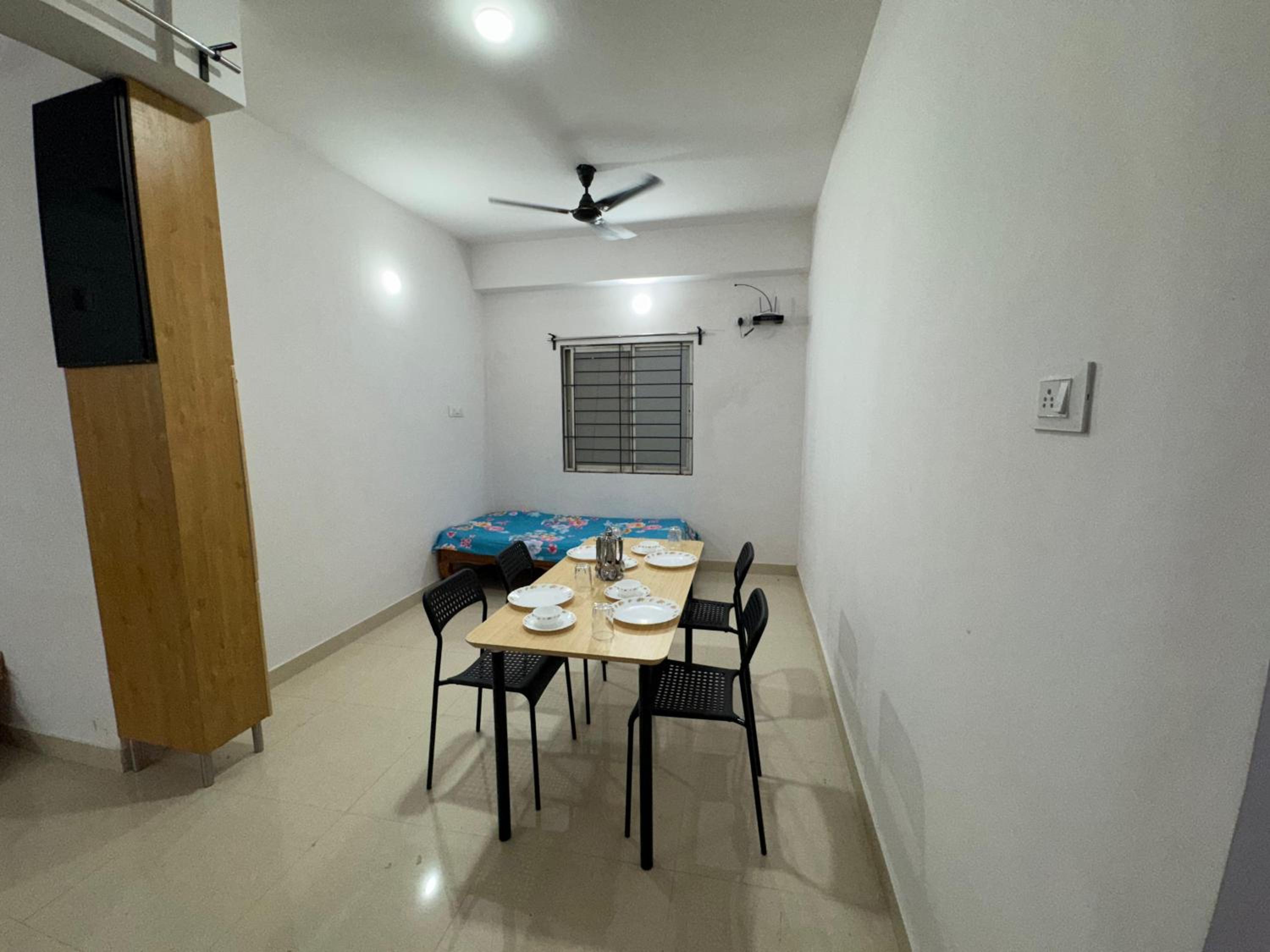 Three-Bedroom Apartment With Balcony photo 1