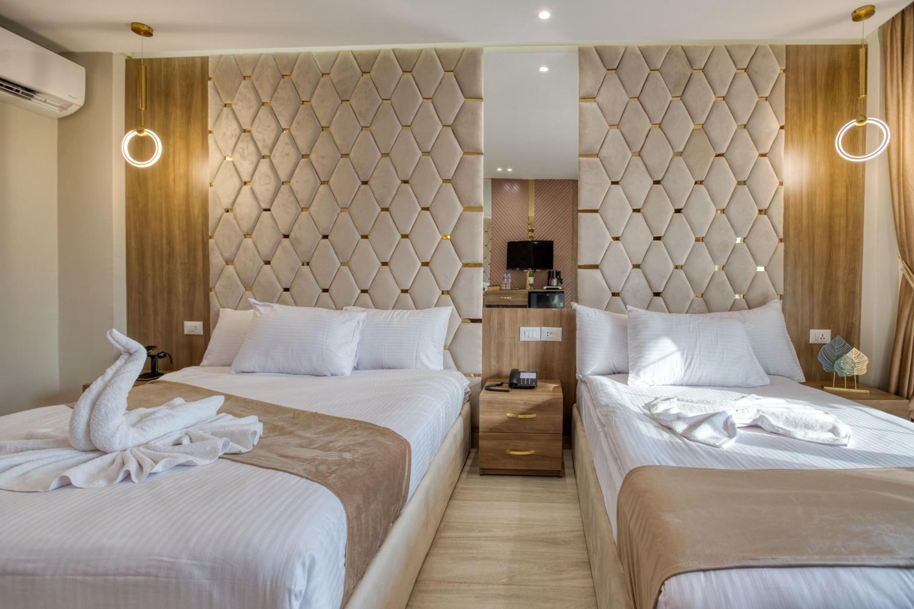 Triple Room with Balcony - Pyramids View photo 3