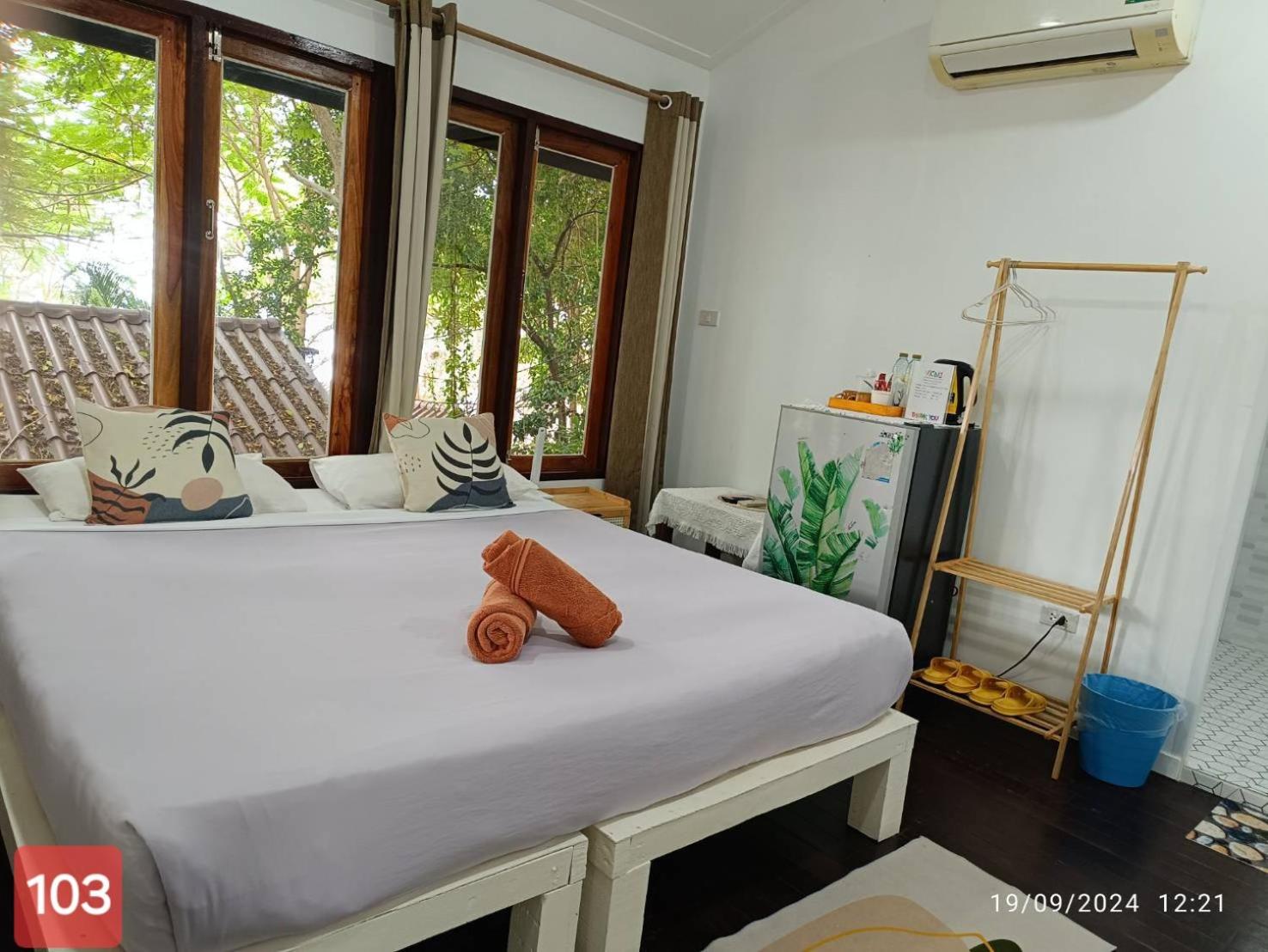 Standard King Room - Photo 21