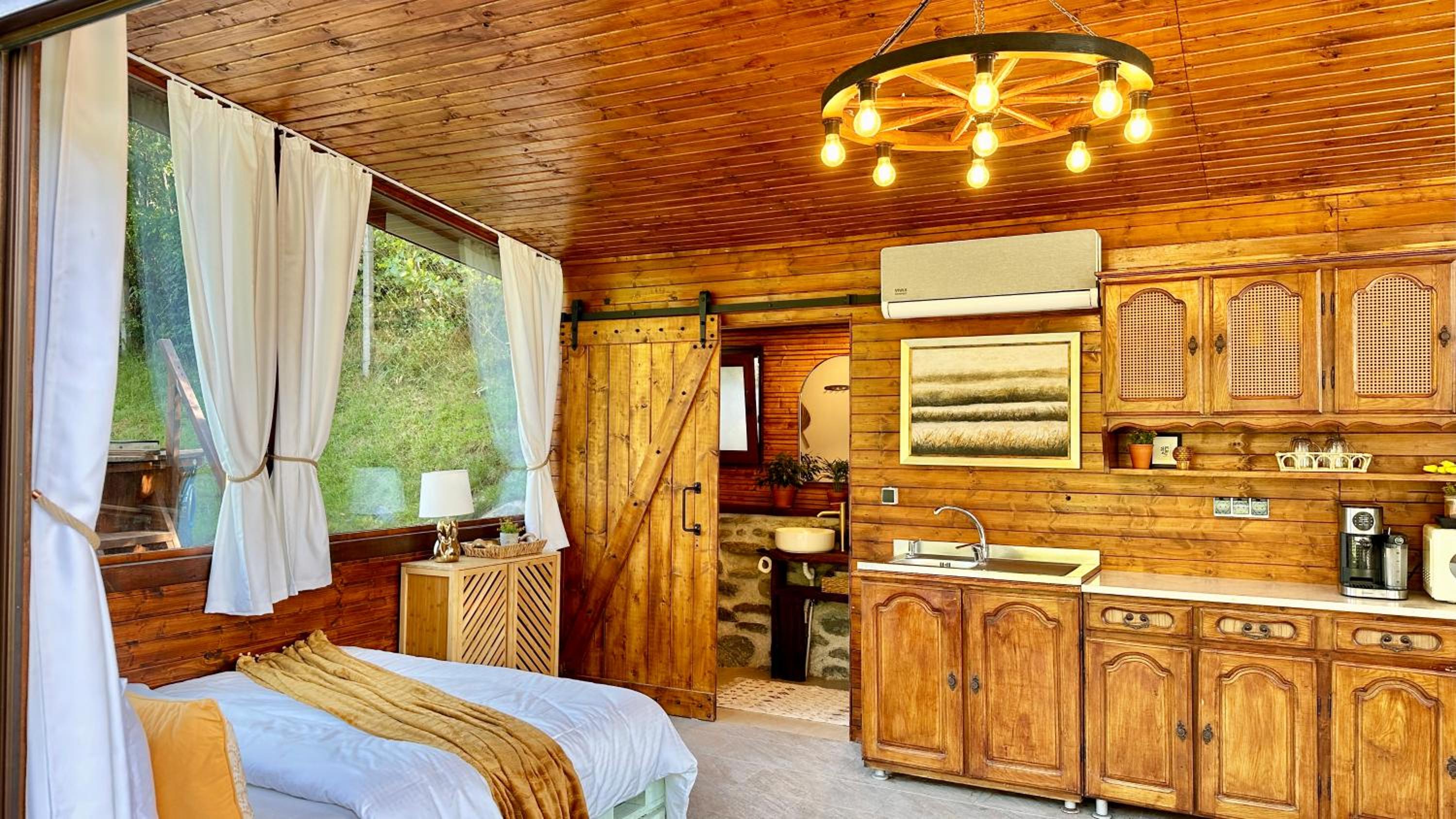 One-Bedroom House photo 1