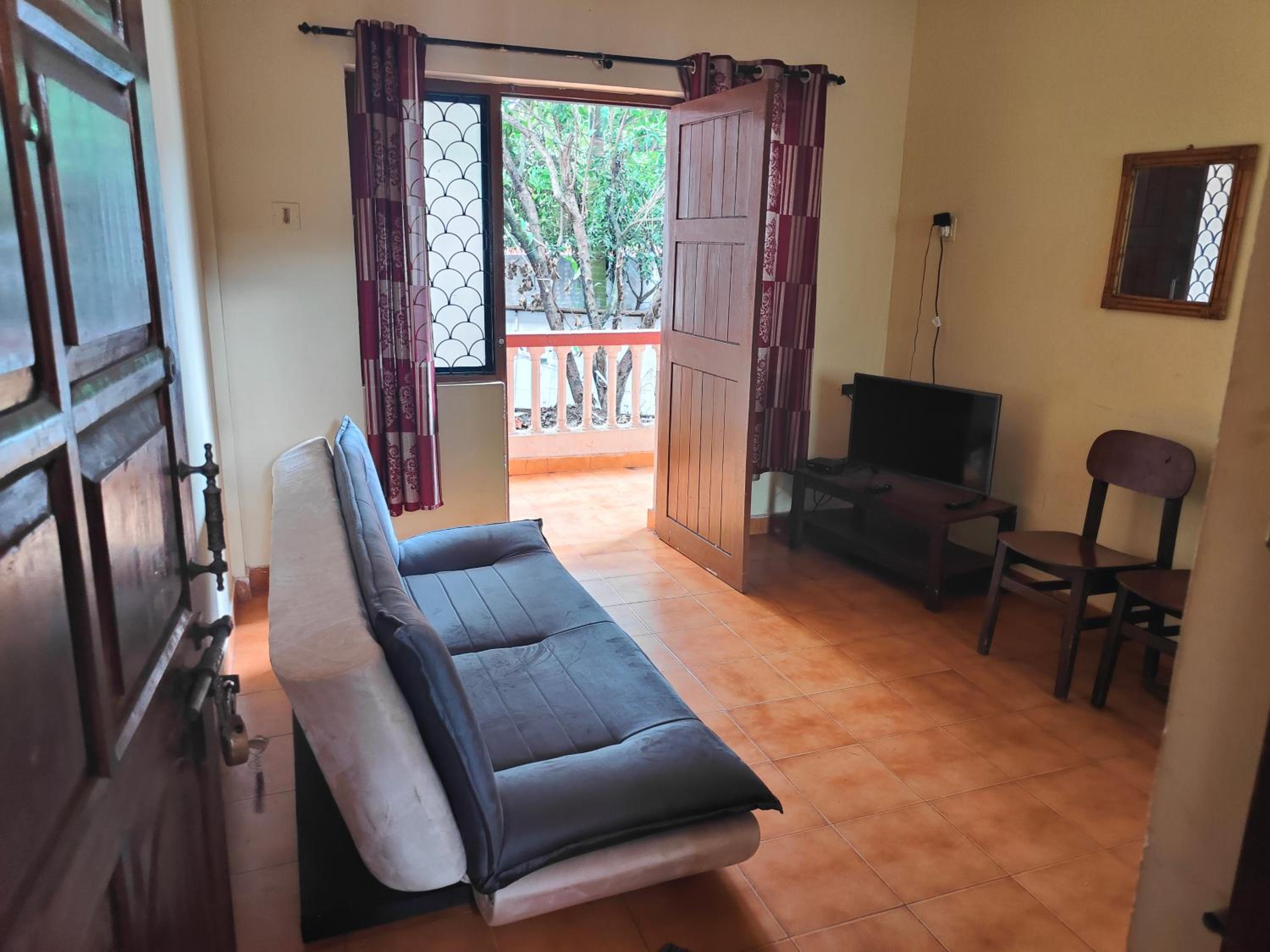 Three-Bedroom Apartment with Balcony photo 1