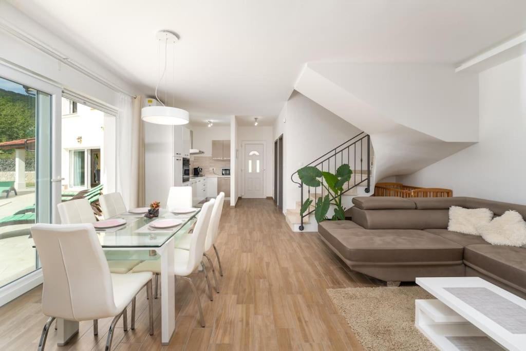 Villa photo 1