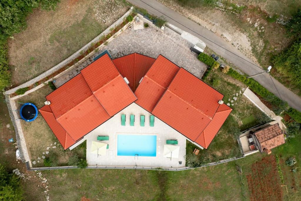 Villa photo 3