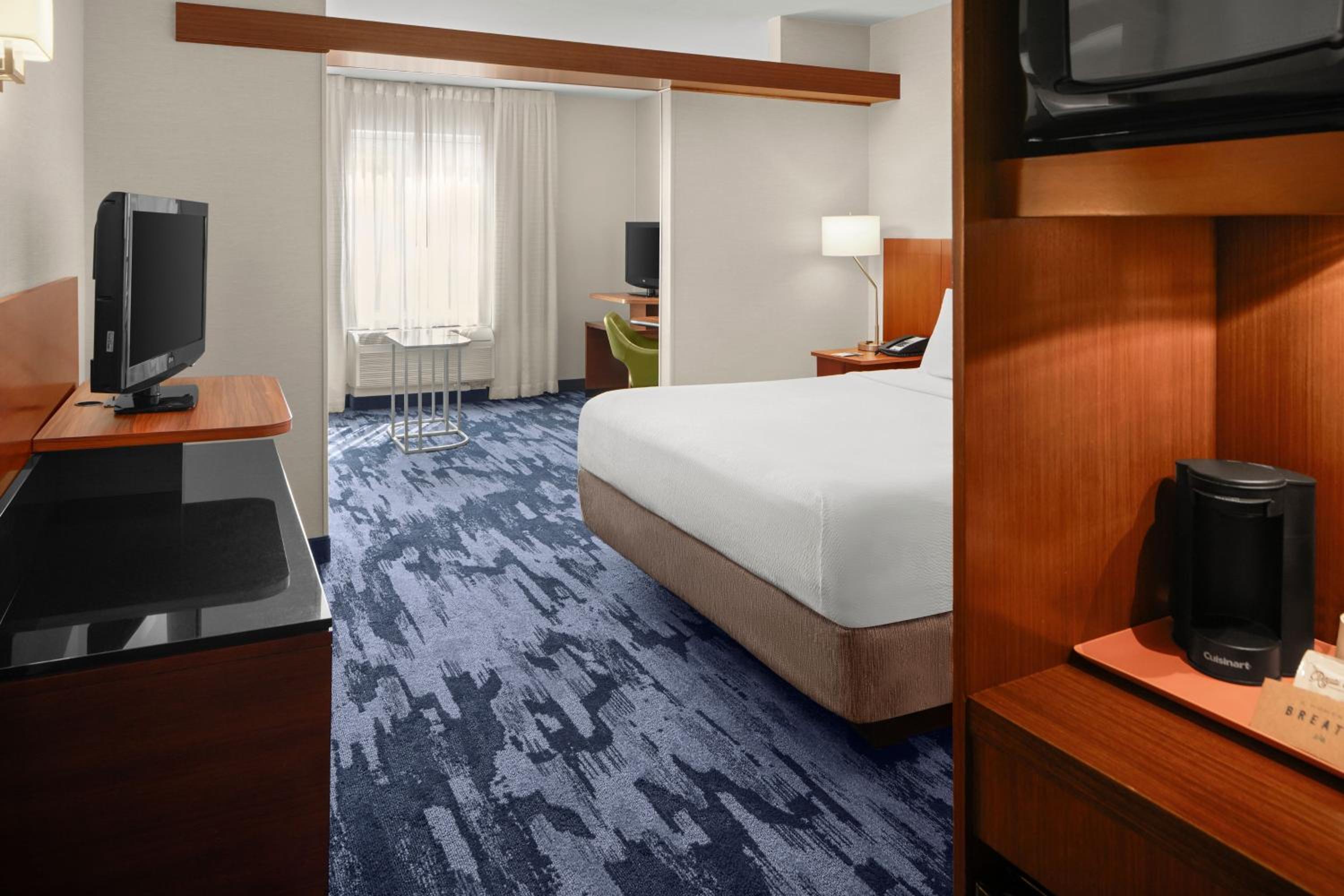King Suite with Sofa Bed - Hearing Accessible photo 2