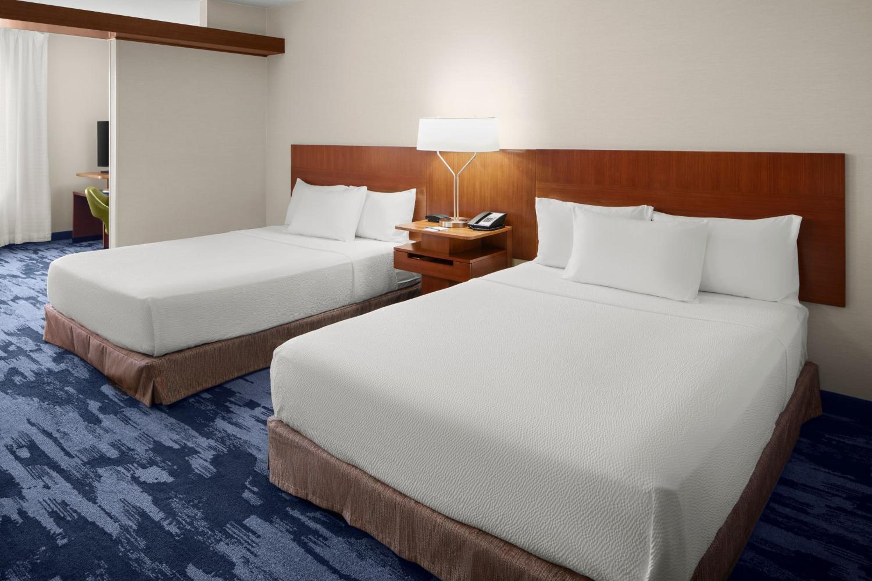 Queen Suite with Two Queen Beds, Bathtub and Sofa Bed - Mobility Access/Hearing Accessible photo 1