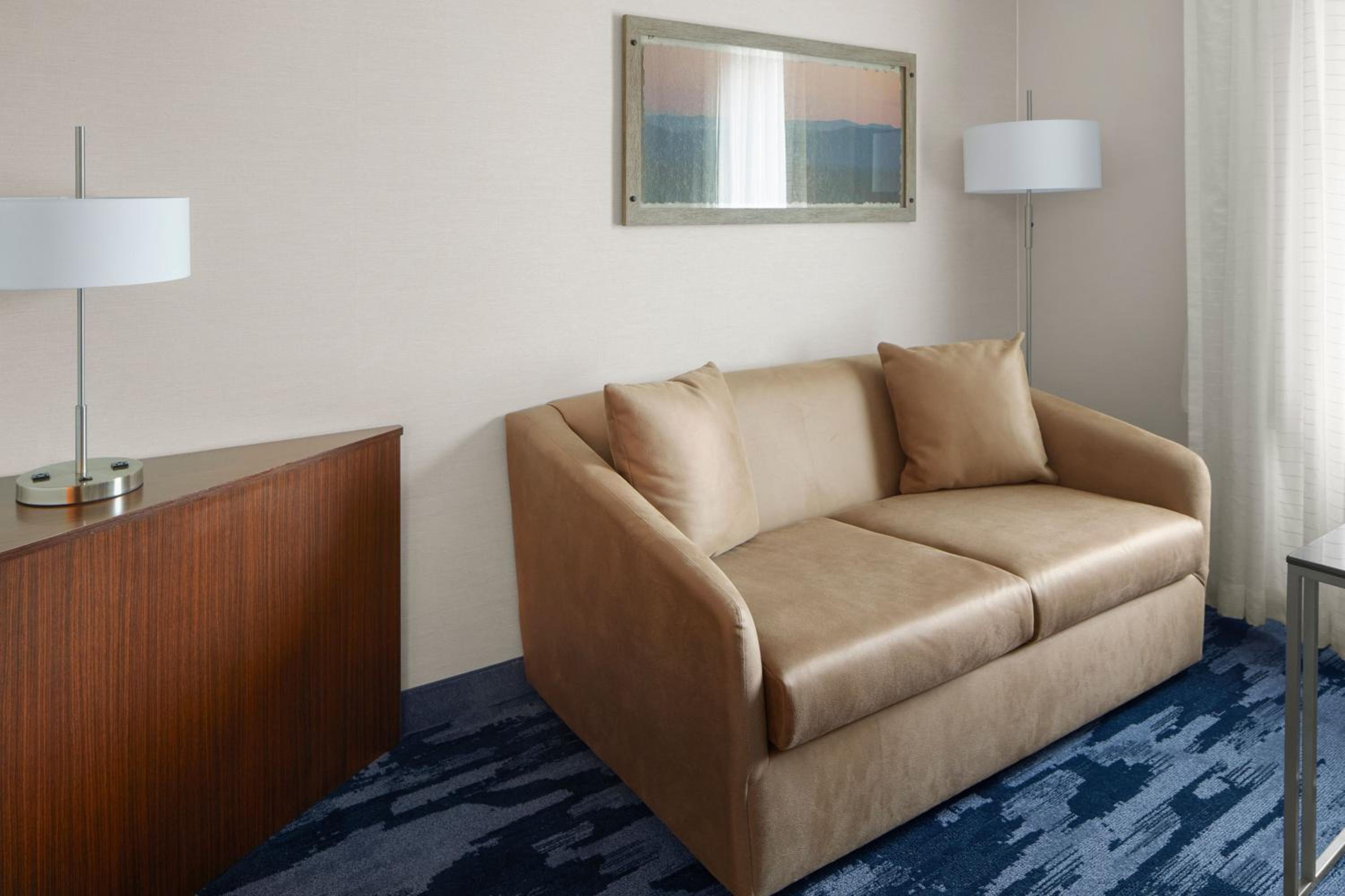 Queen Suite with Two Queen Beds, Bathtub and Sofa Bed - Mobility Access/Hearing Accessible photo 3