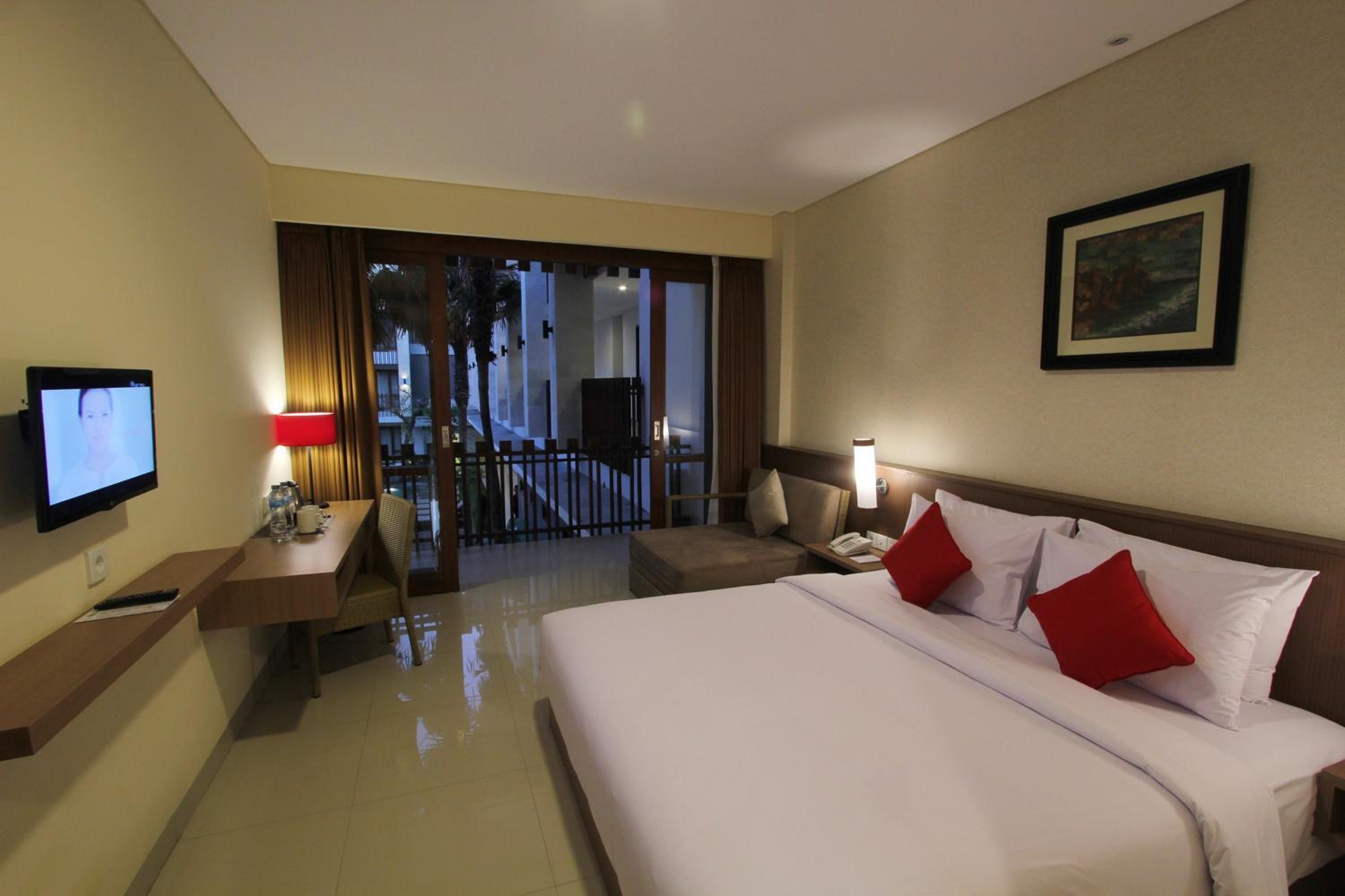 Deluxe Upper Floor Room, Double Bed with Pool View 