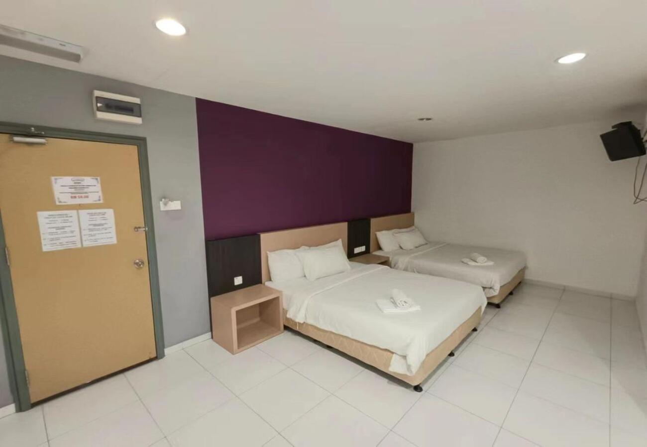 Executive Queen Room with Two Queen Beds photo 3